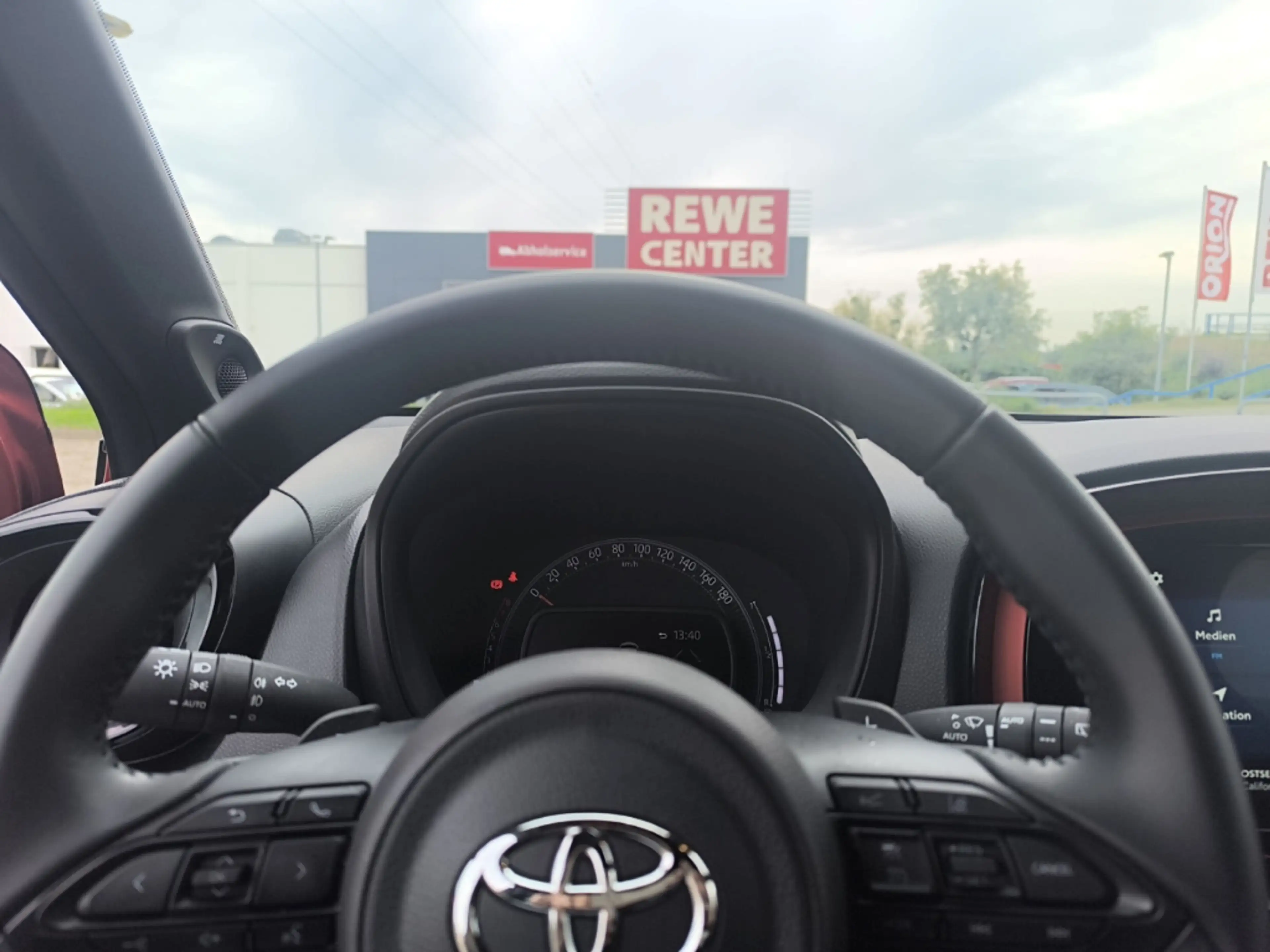 Toyota Aygo X Explore Soundsystem JBL LED Apple CarPlay Android — photo 13