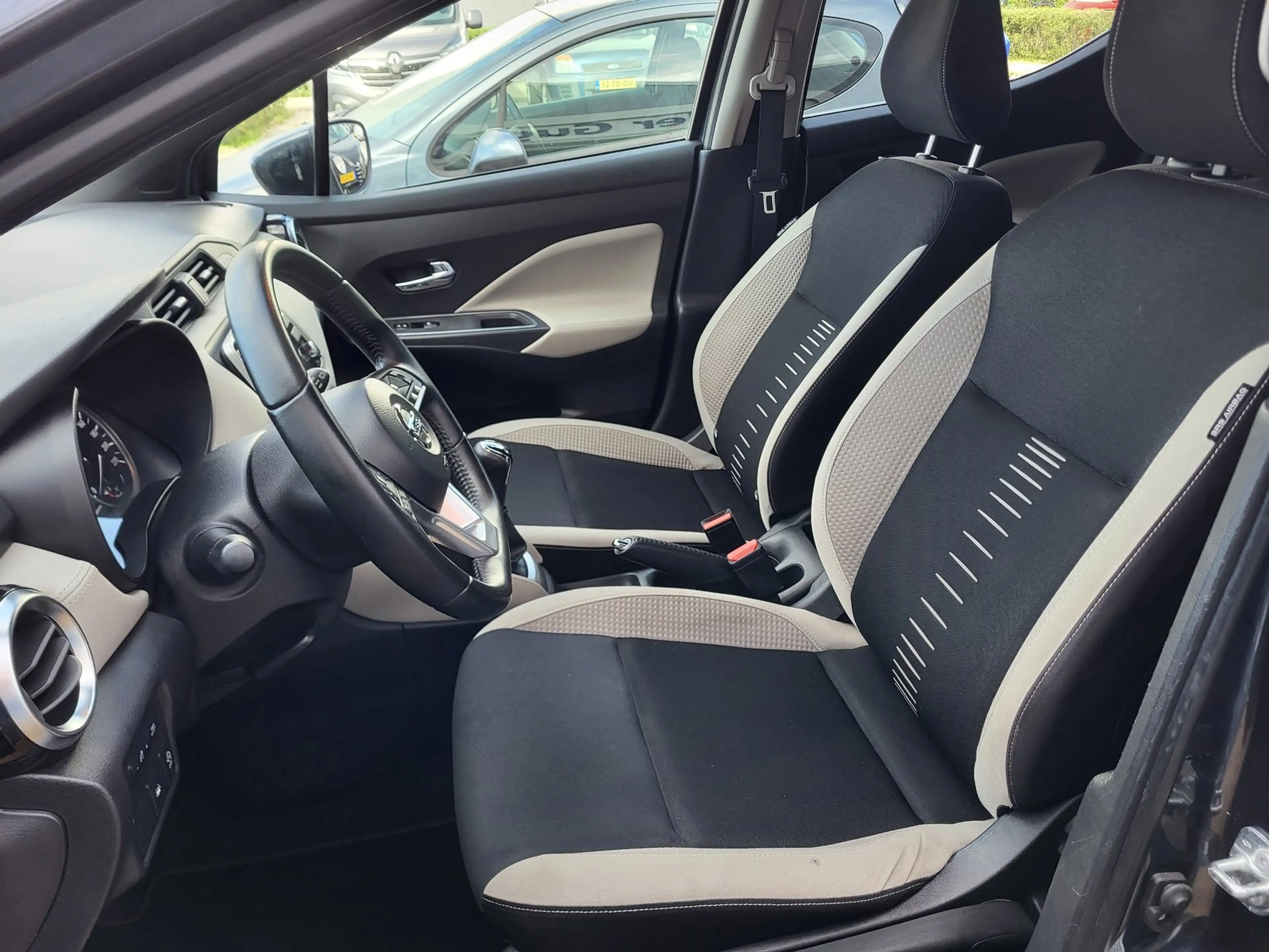 Nissan Micra 1.0 IG-T Tekna / Stoelverwarming / Climate Control — photo 9