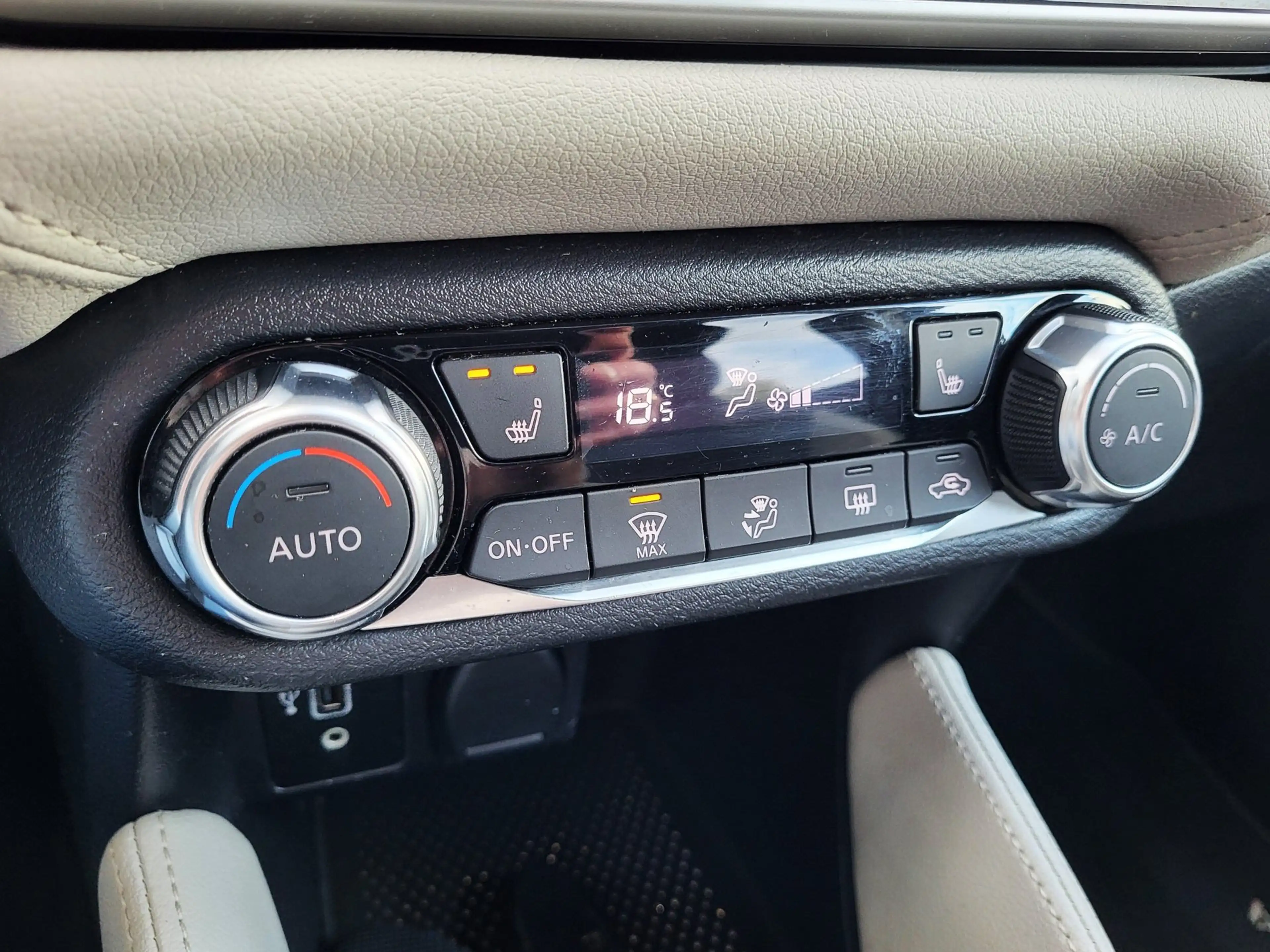 Nissan Micra 1.0 IG-T Tekna / Stoelverwarming / Climate Control — photo 18