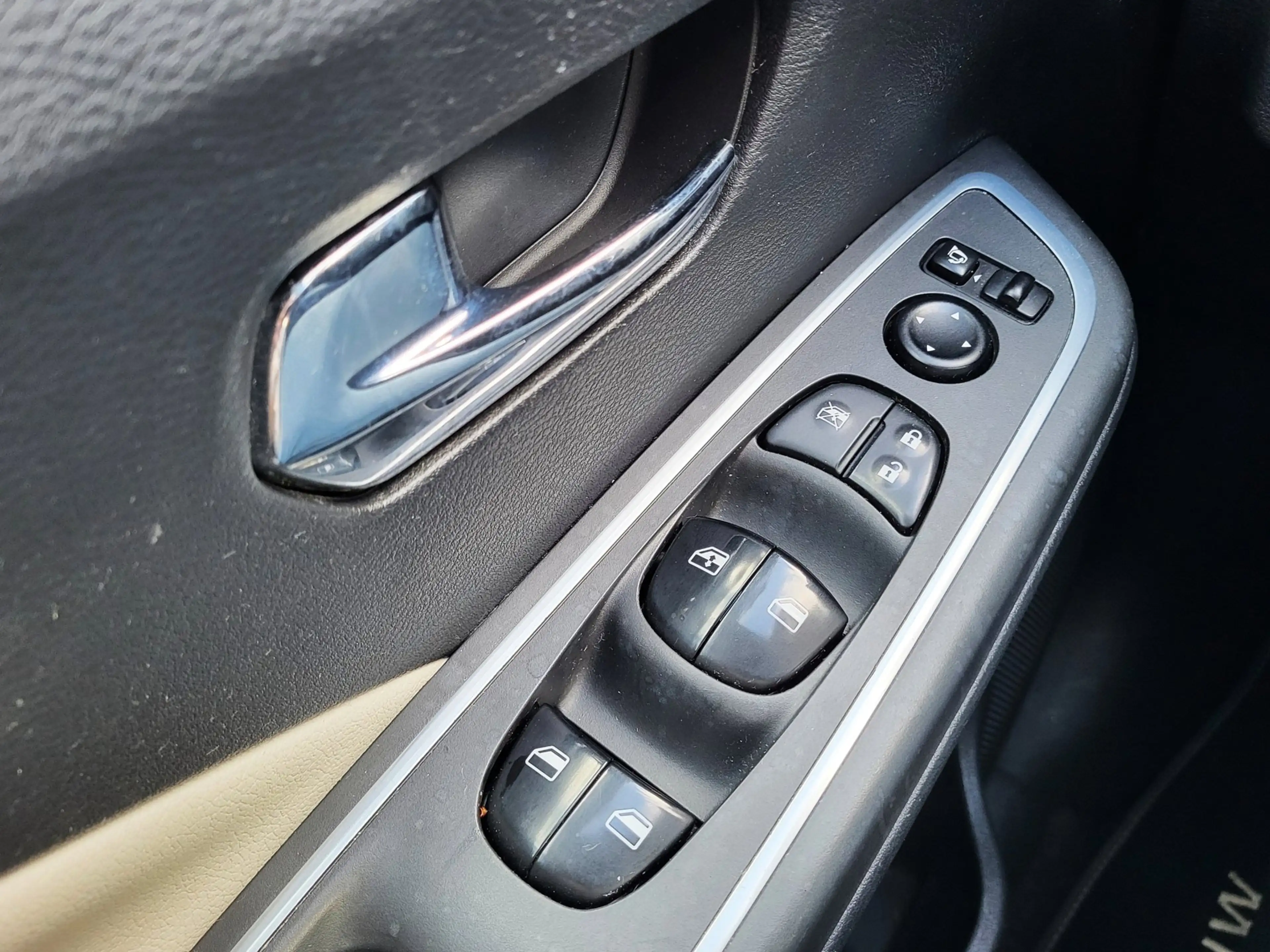 Nissan Micra 1.0 IG-T Tekna / Stoelverwarming / Climate Control — photo 13