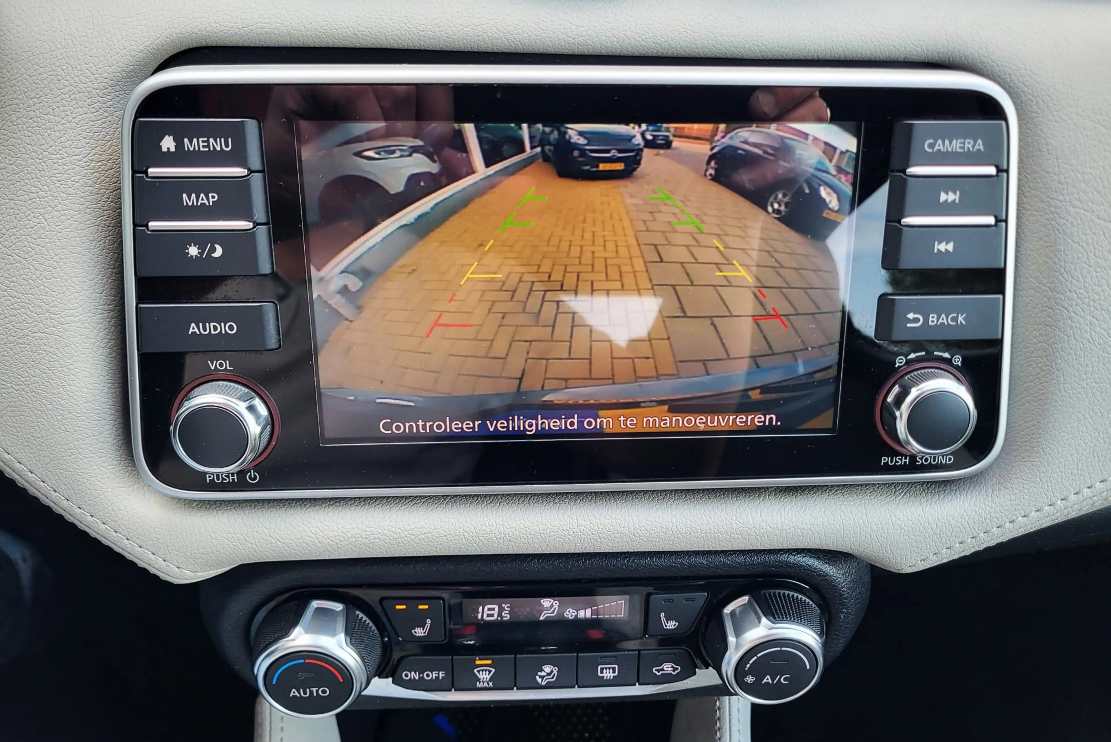 Nissan Micra 1.0 IG-T Tekna / Stoelverwarming / Climate Control — photo 20