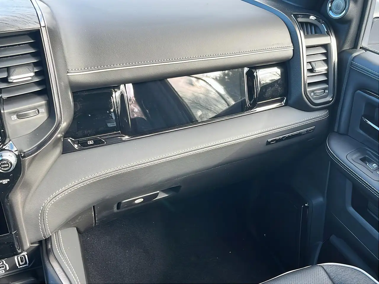 RAM 3500 снимка RAM 3500