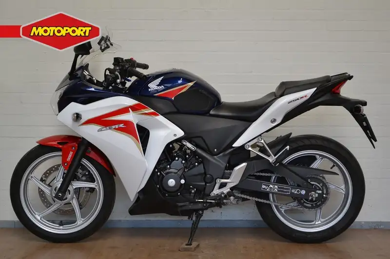 Honda CBR 250 - foto 7