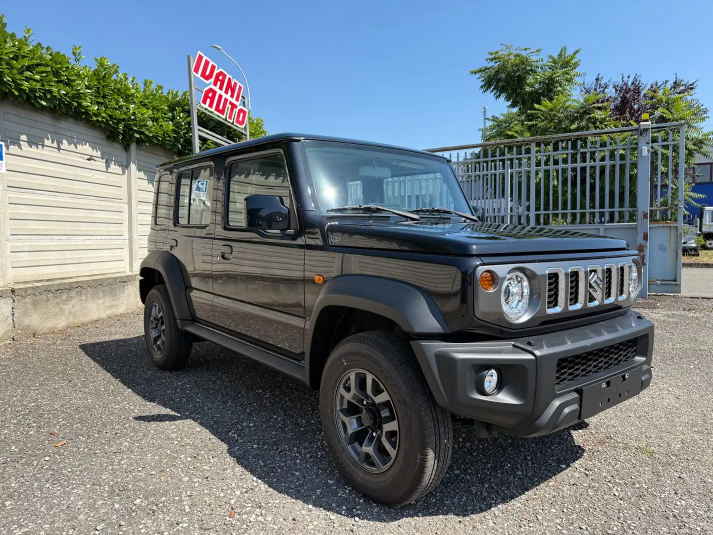 Suzuki Jimny 1.5 5 porte AUTOMATICO Schwarz - 1