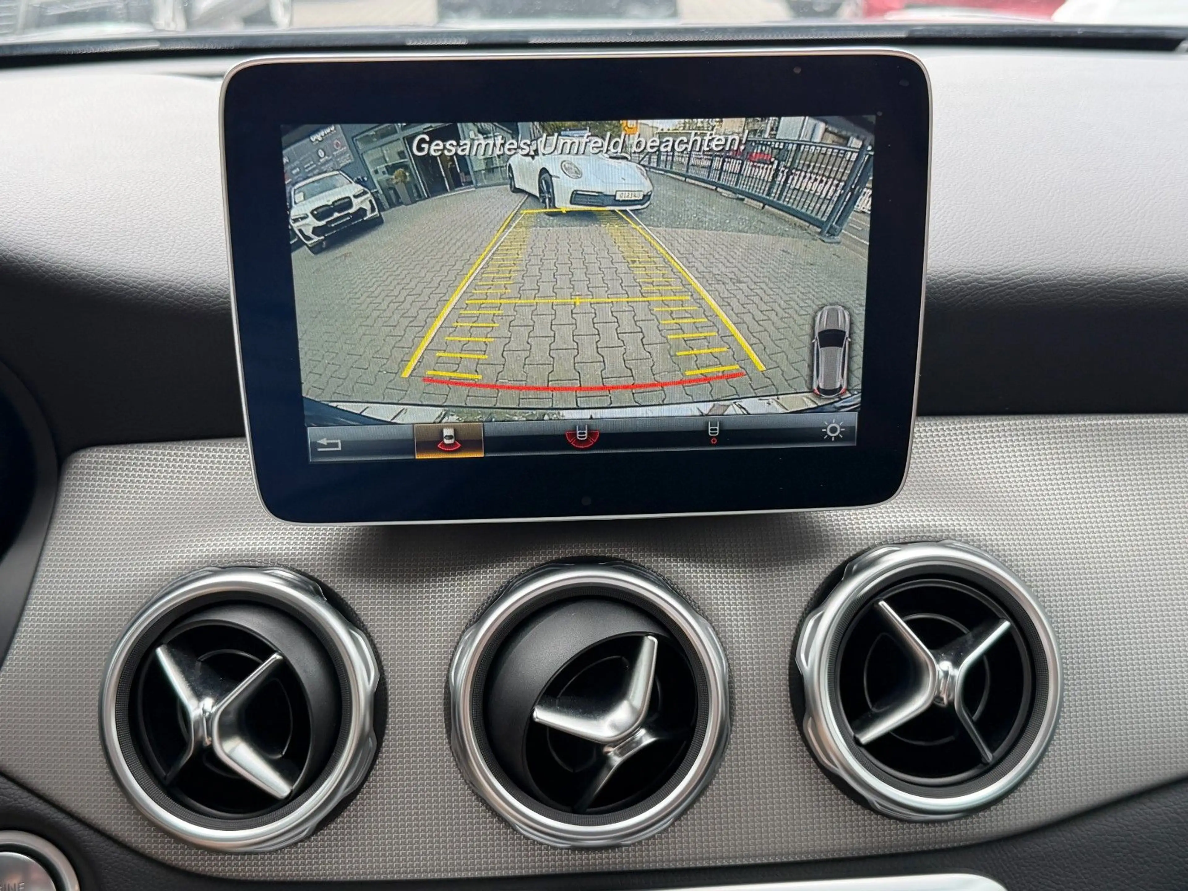 Mercedes-Benz GLA 180 1 Hand - LED- Teilleder - Navi /// — photo 15