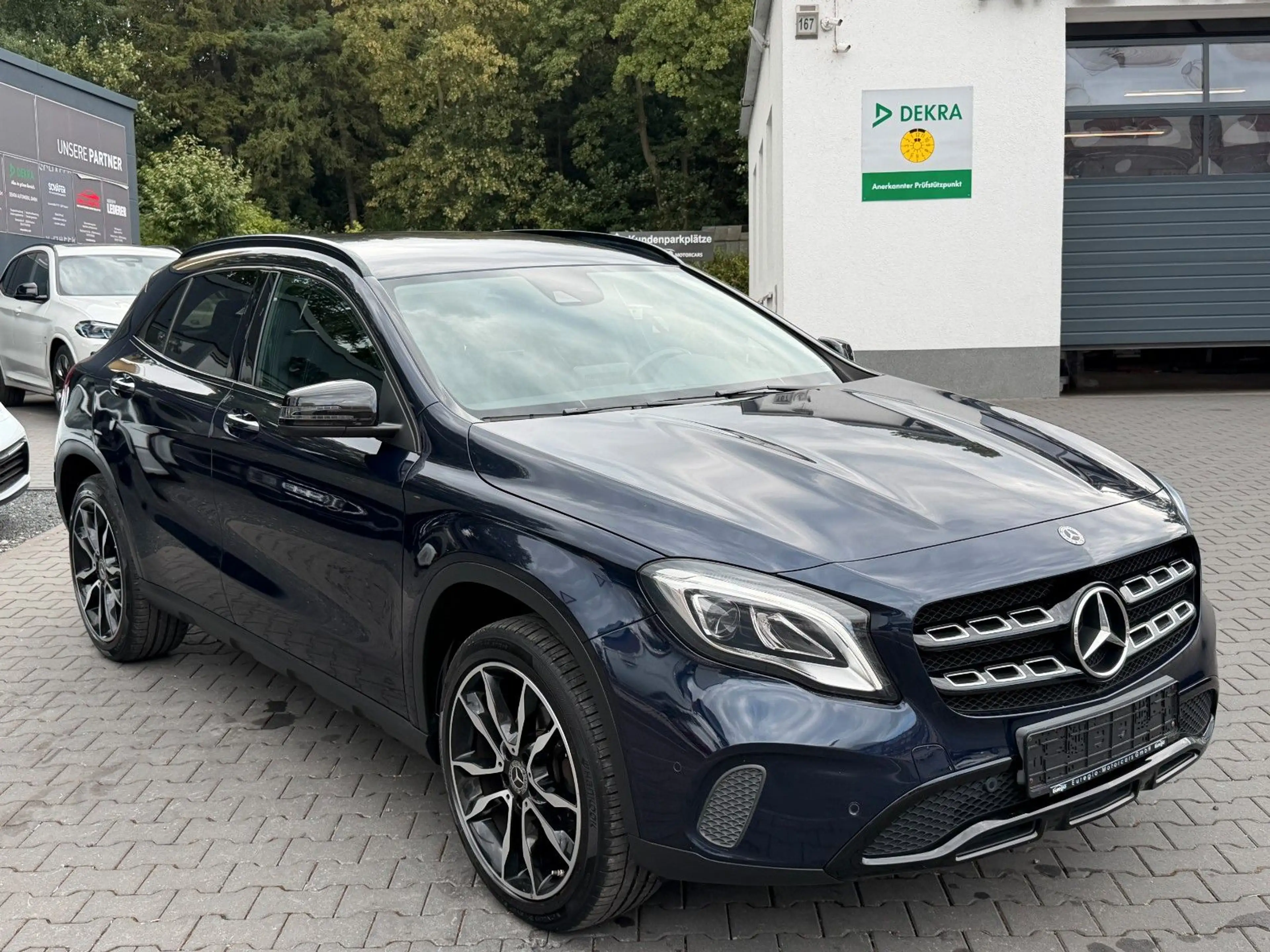 Mercedes-Benz GLA 180 1 Hand - LED- Teilleder - Navi /// — photo 5