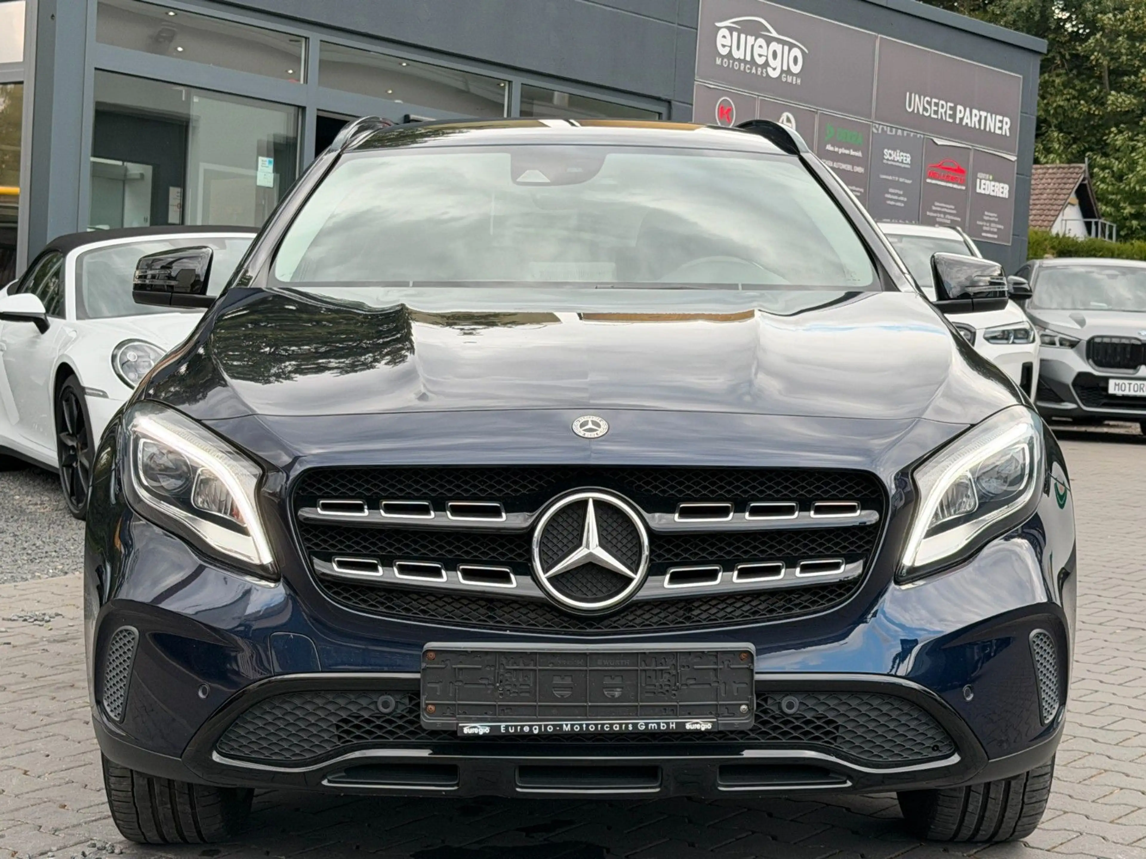 Mercedes-Benz GLA 180 1 Hand - LED- Teilleder - Navi /// — photo 4