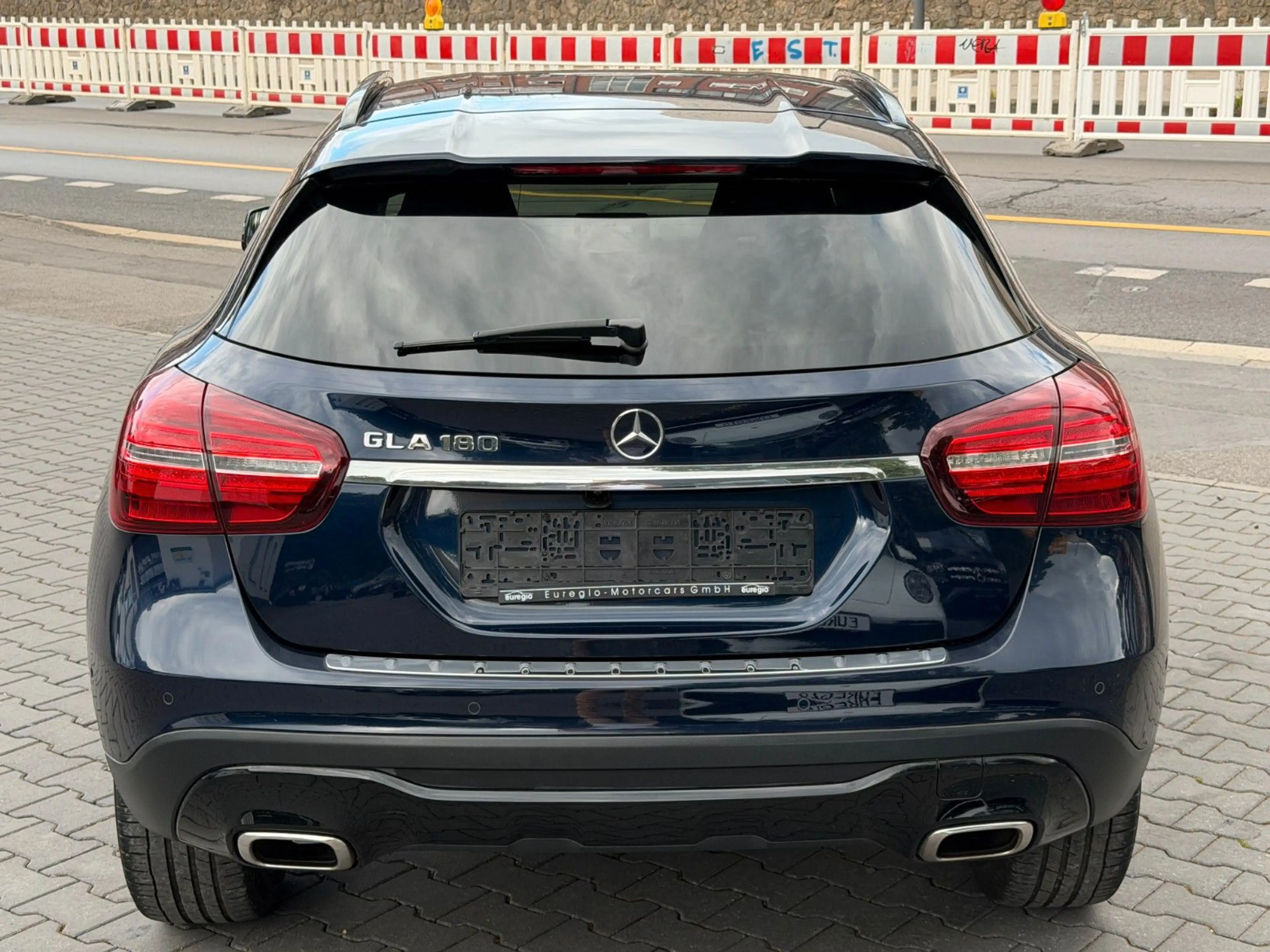 Mercedes-Benz GLA 180 1 Hand - LED- Teilleder - Navi /// — photo 10