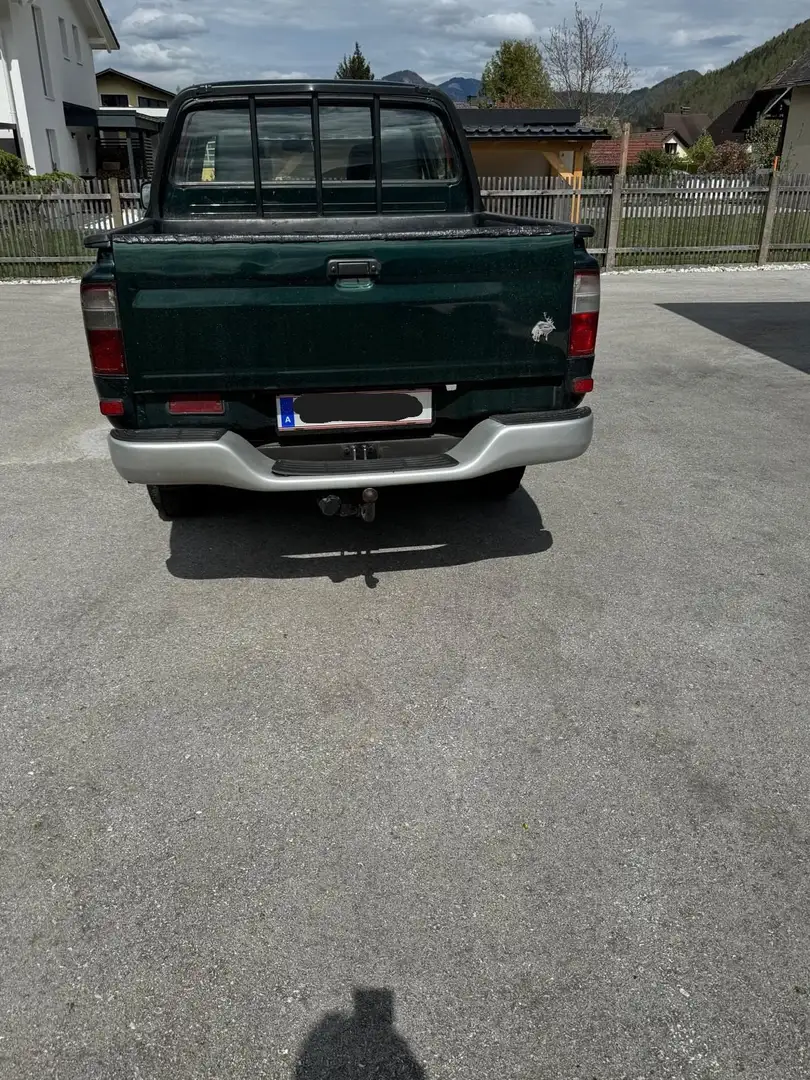 Toyota Hilux Double Cab 4x4 (KDN 165) Verde - 2