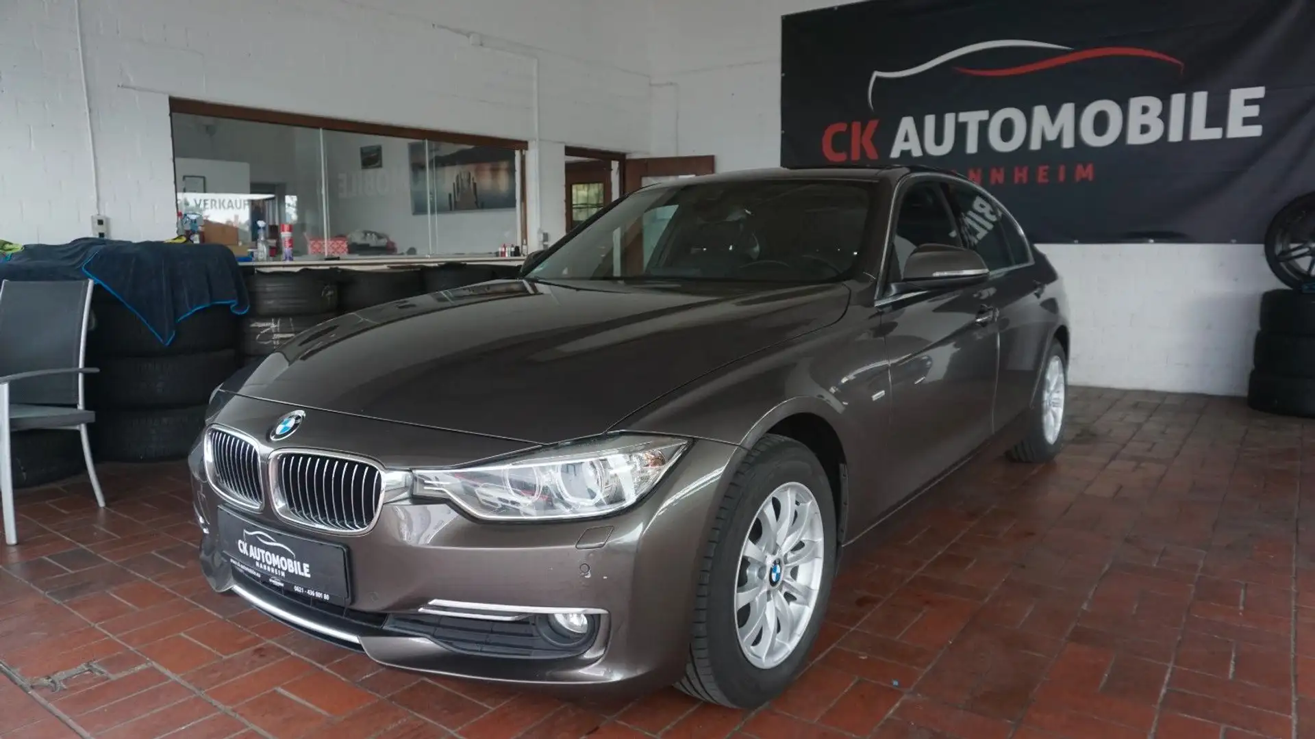 BMW 320 d Luxury Line*HUD*GSD*4xSHZ*TOTW*H&K*KEYLESS Braun - 2