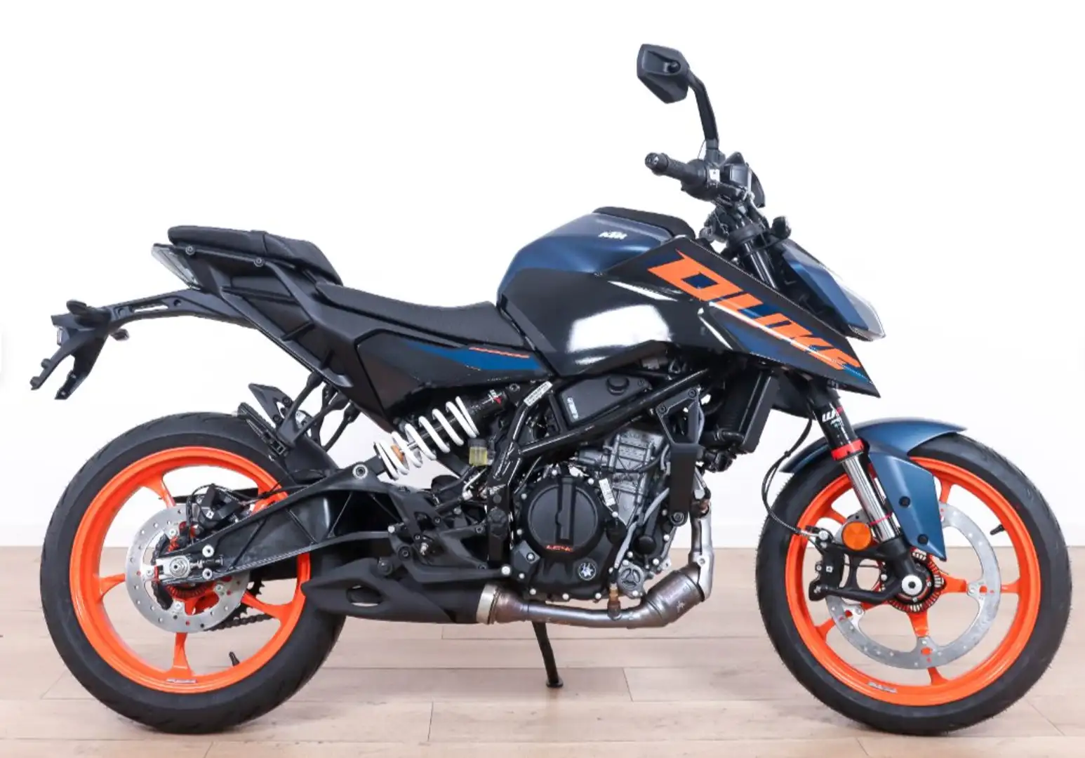 KTM 125 Duke Noleggio Azul - 2