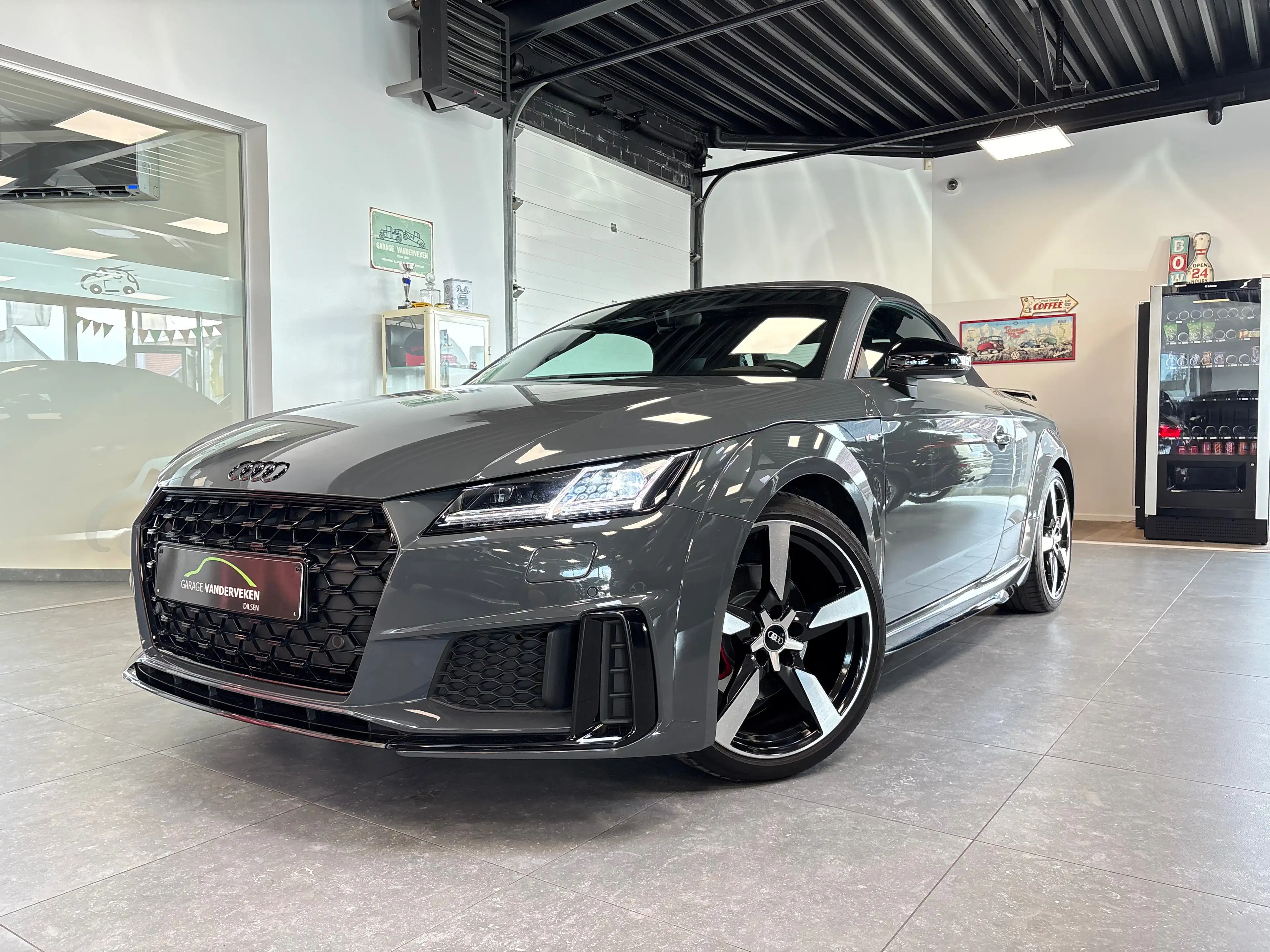 Audi TT TT Roadster 40 TFSI Competition S tronic (EU6AP)