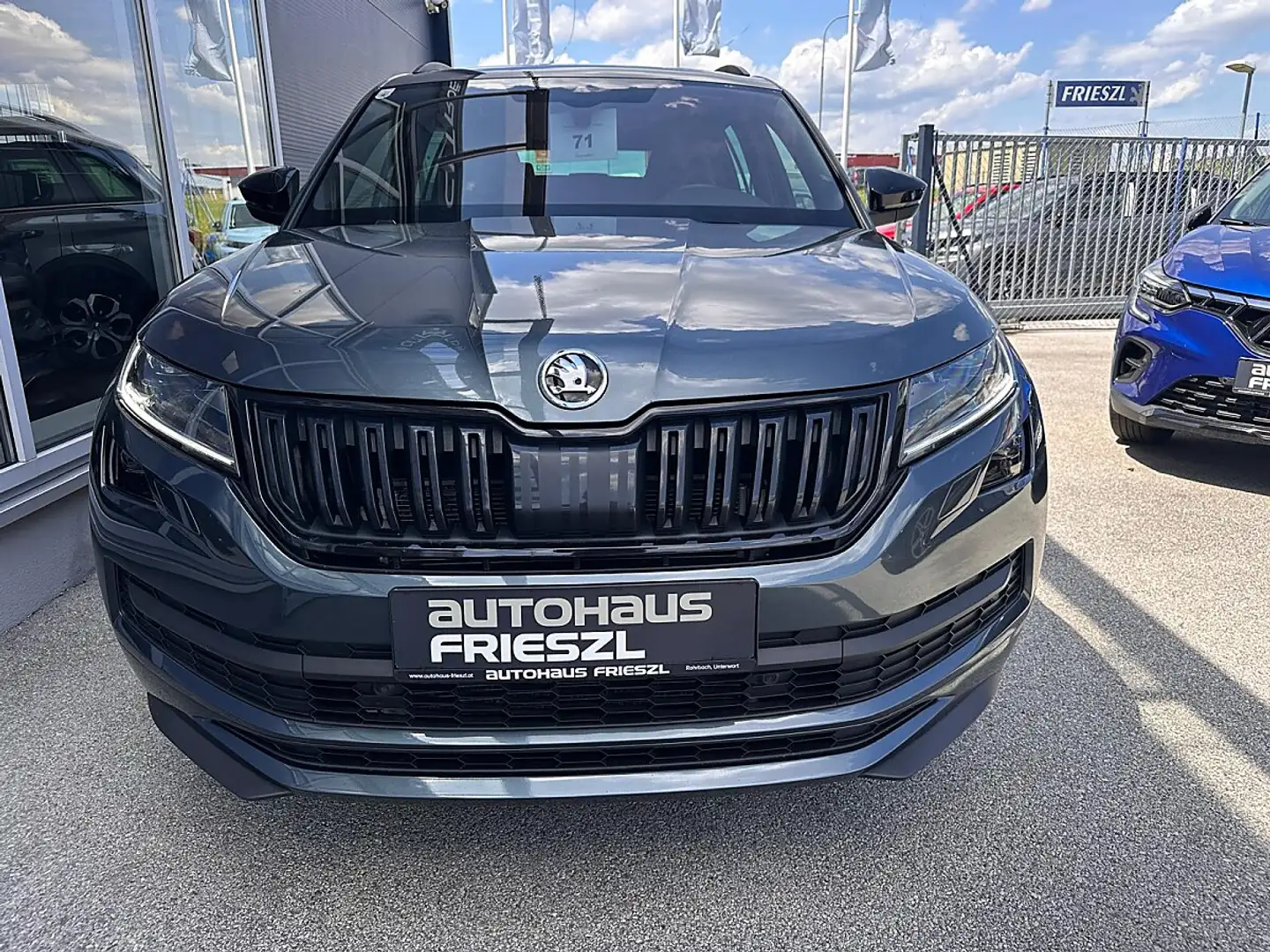 Skoda Kodiaq 2,0 TDI SCR 4x4 Sportline DSG Grau - 2