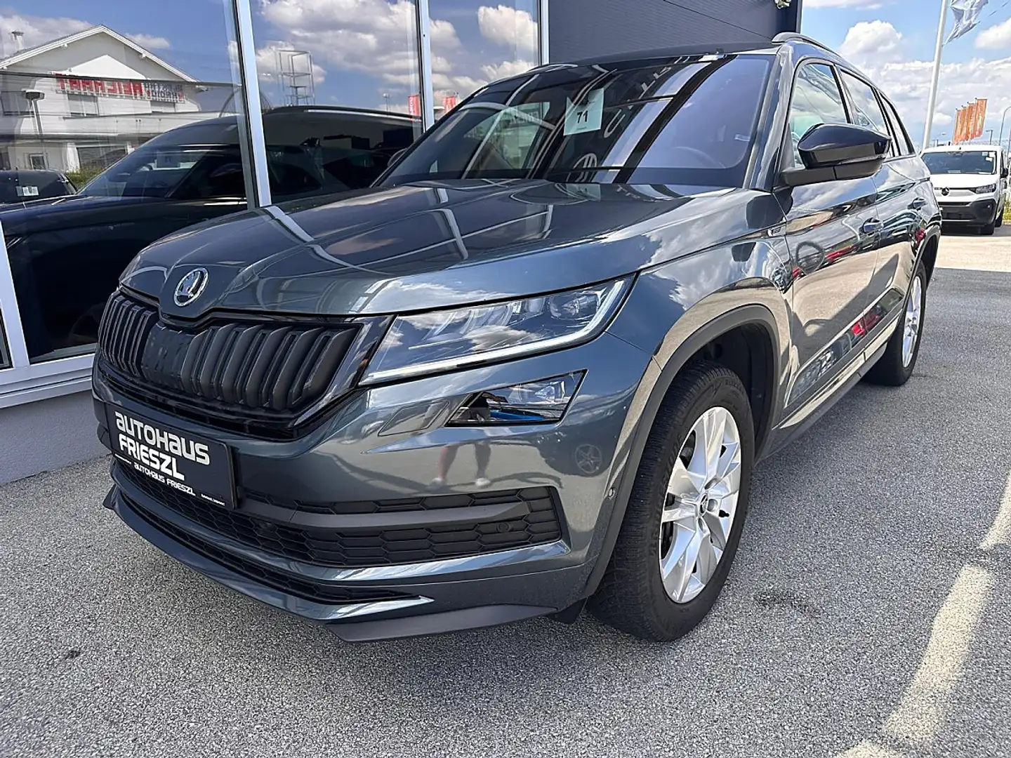 Skoda Kodiaq 2,0 TDI SCR 4x4 Sportline DSG Grau - 1