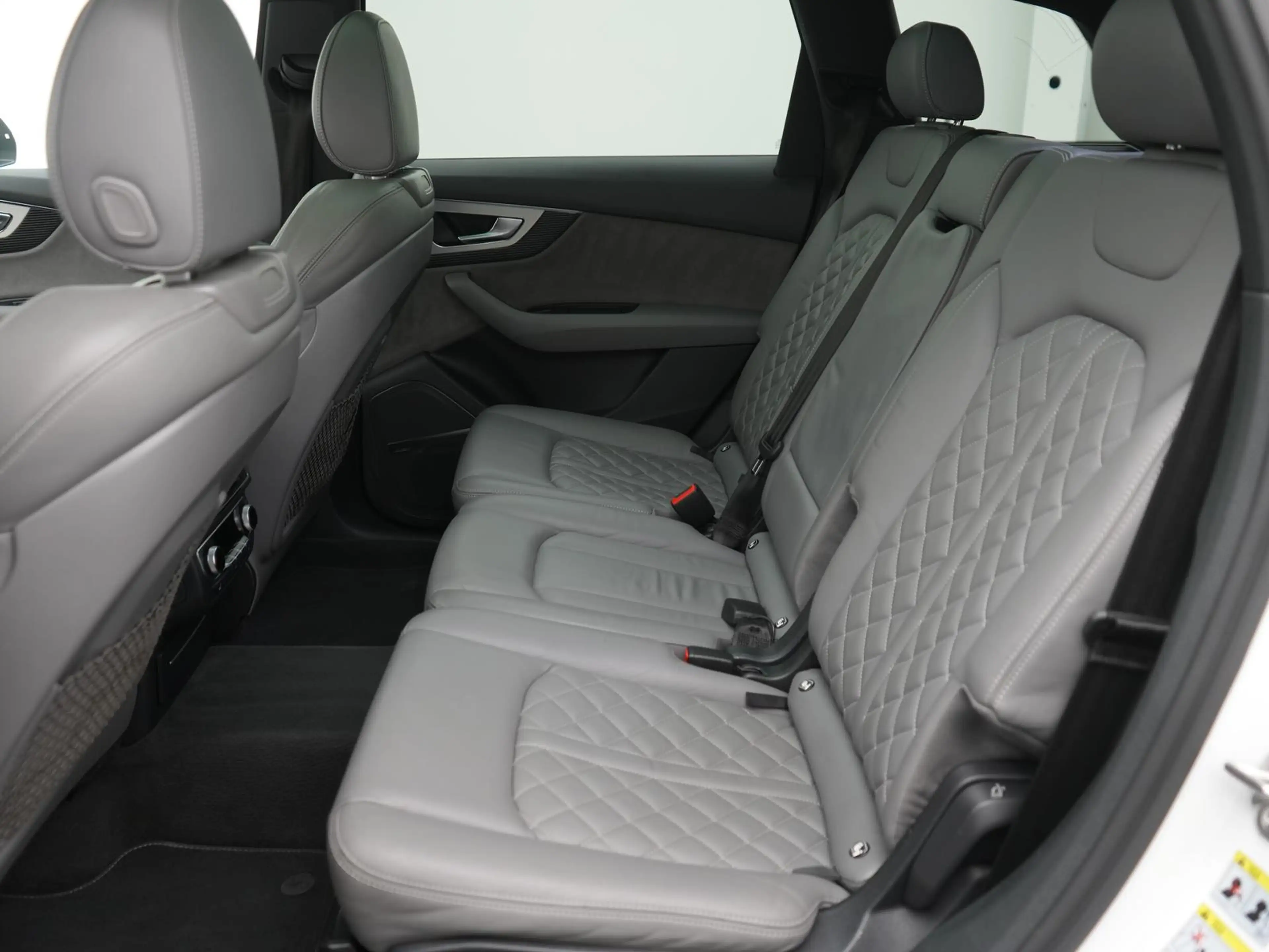 Audi SQ7 quattro,7P,MATRIX,HUD,BOSE,PANO,AHK,360,LUFT — photo 7