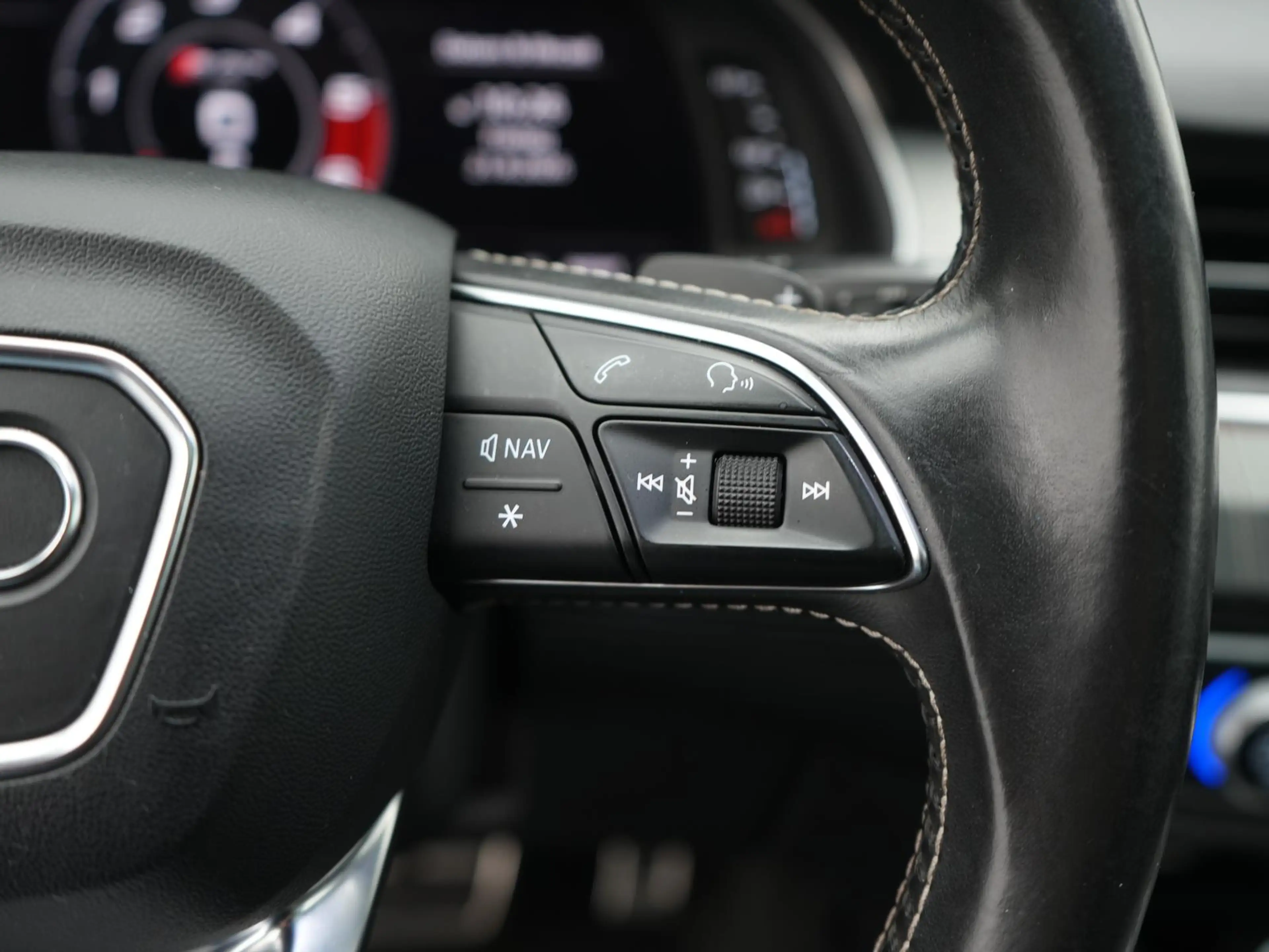 Audi SQ7 quattro,7P,MATRIX,HUD,BOSE,PANO,AHK,360,LUFT — photo 14