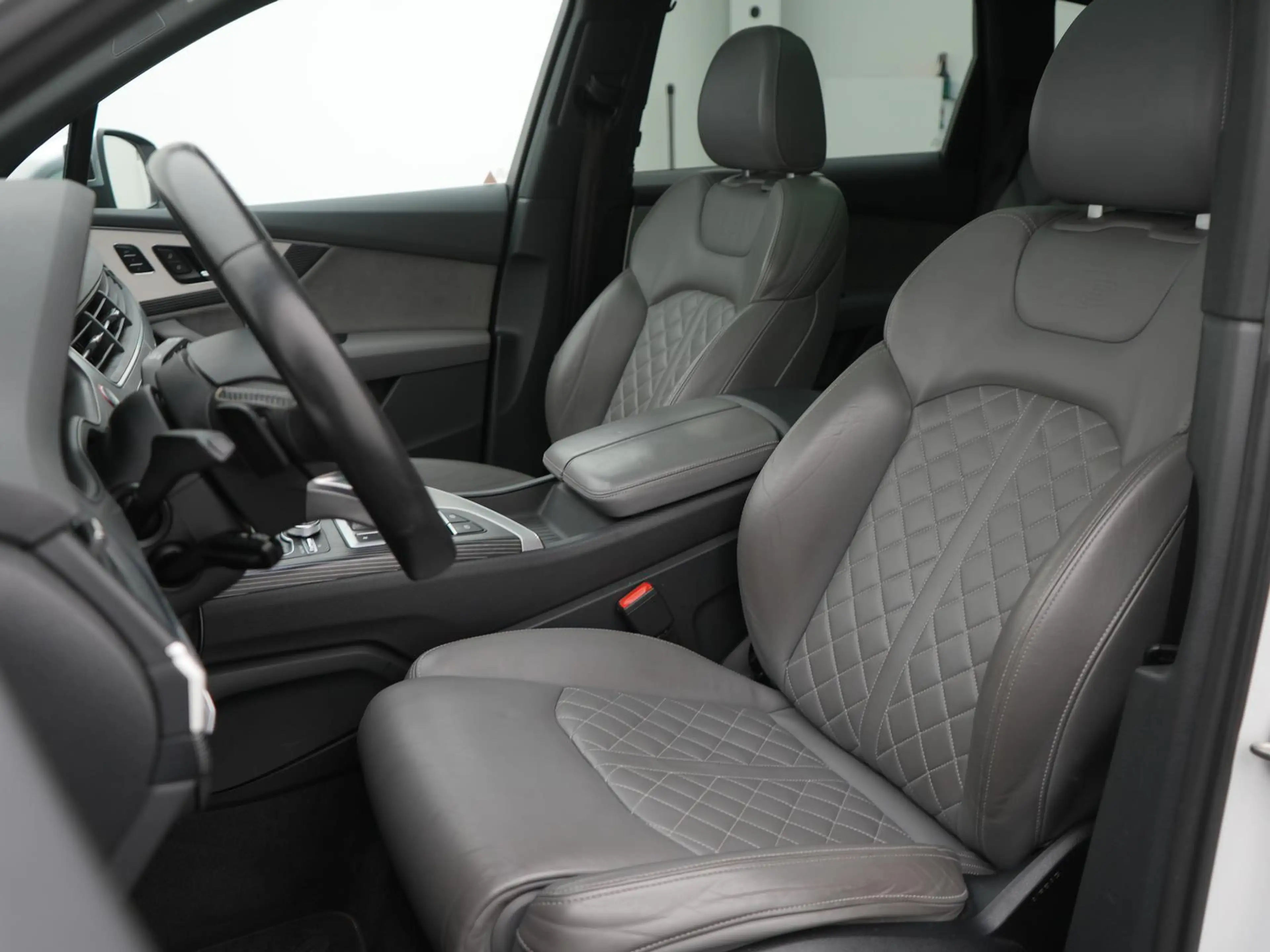 Audi SQ7 quattro,7P,MATRIX,HUD,BOSE,PANO,AHK,360,LUFT — photo 6