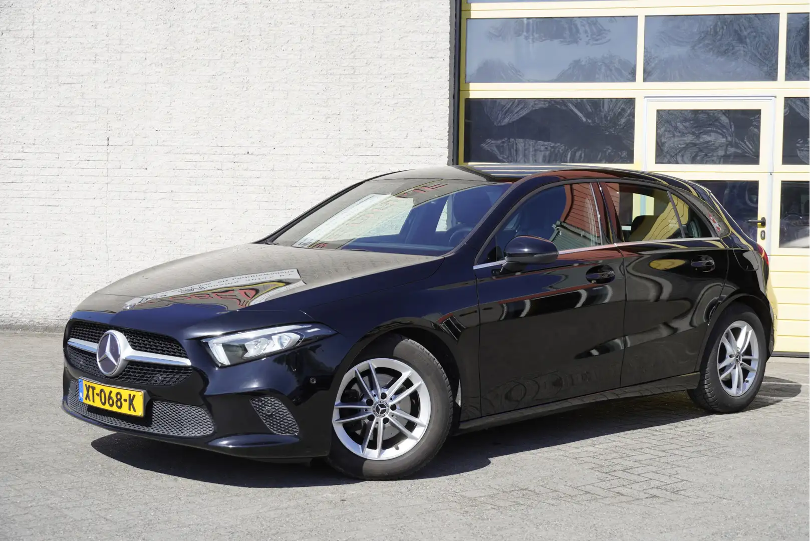 Mercedes-Benz A 180 Automaat! 5drs Business Solution BJ2019 Lmv 16" | Zwart - 2