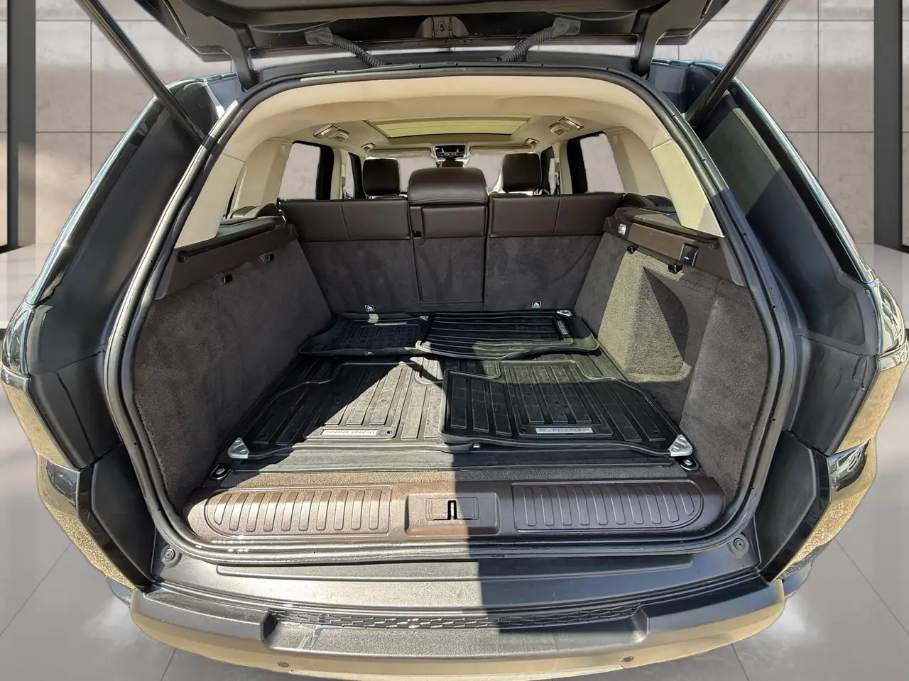 Land Rover Range Rover Sport снимка Land Rover Range Rover Sport
