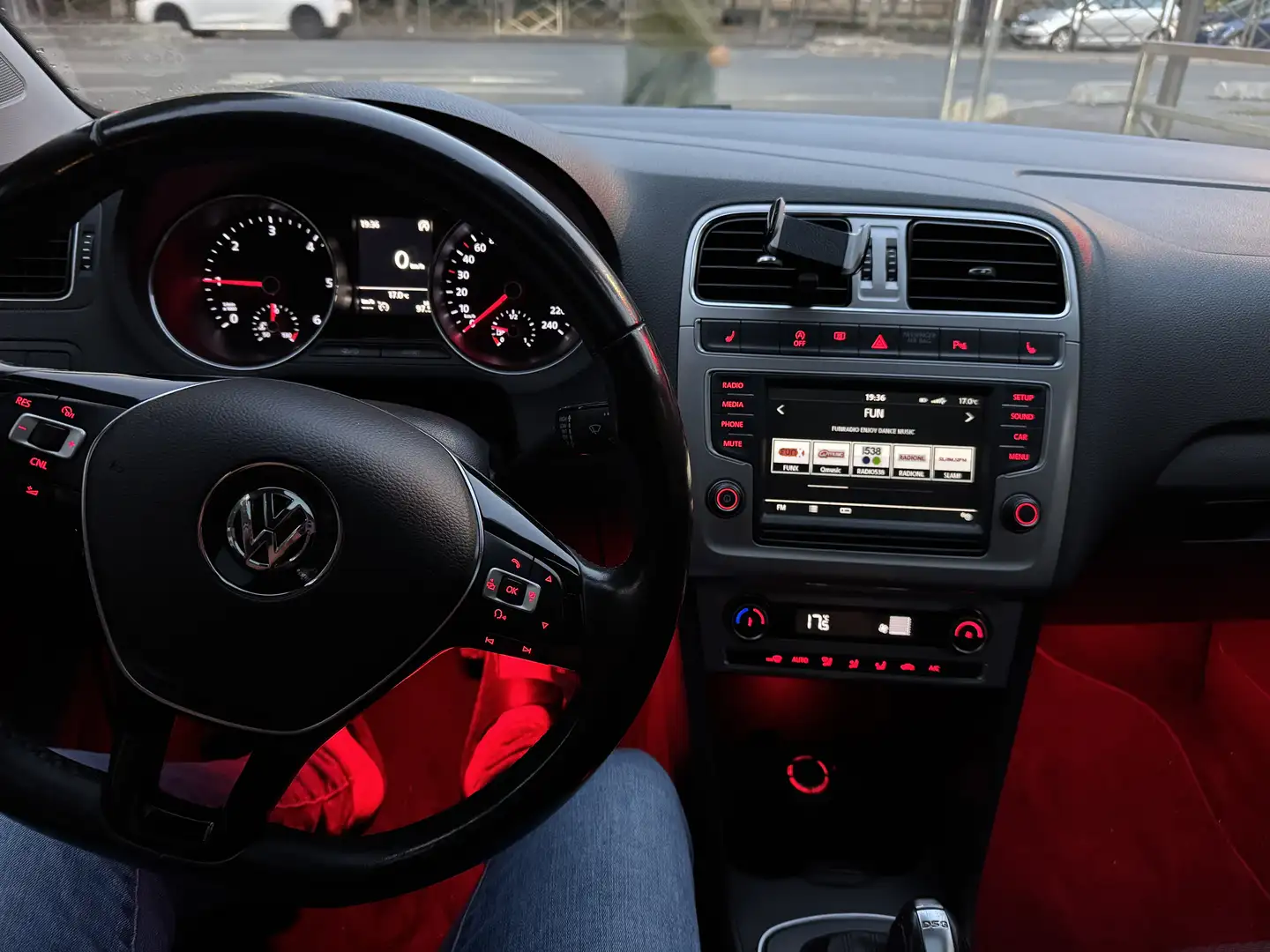 Volkswagen Polo 1.4 TDI 90 BMT DSG7 R-line - 2