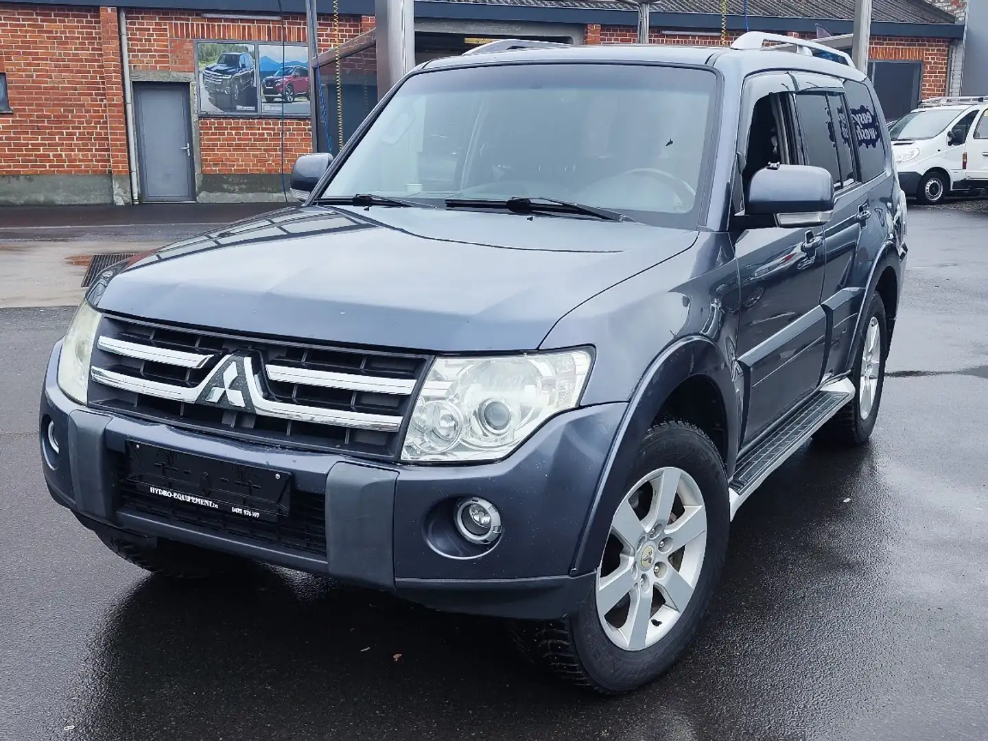 Mitsubishi Pajero 3.2 DI-D Automatik Liberty.to sell only Africa Gris - 1