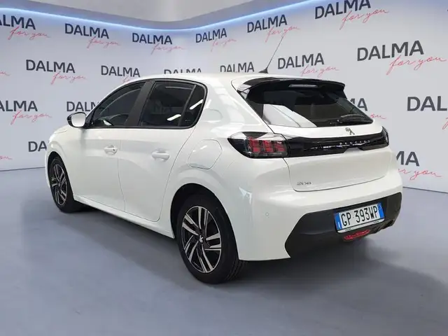Peugeot 208 view 3