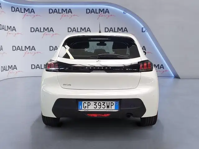 Peugeot 208 view 4