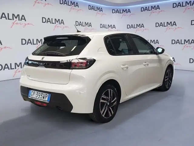 Peugeot 208 view 5
