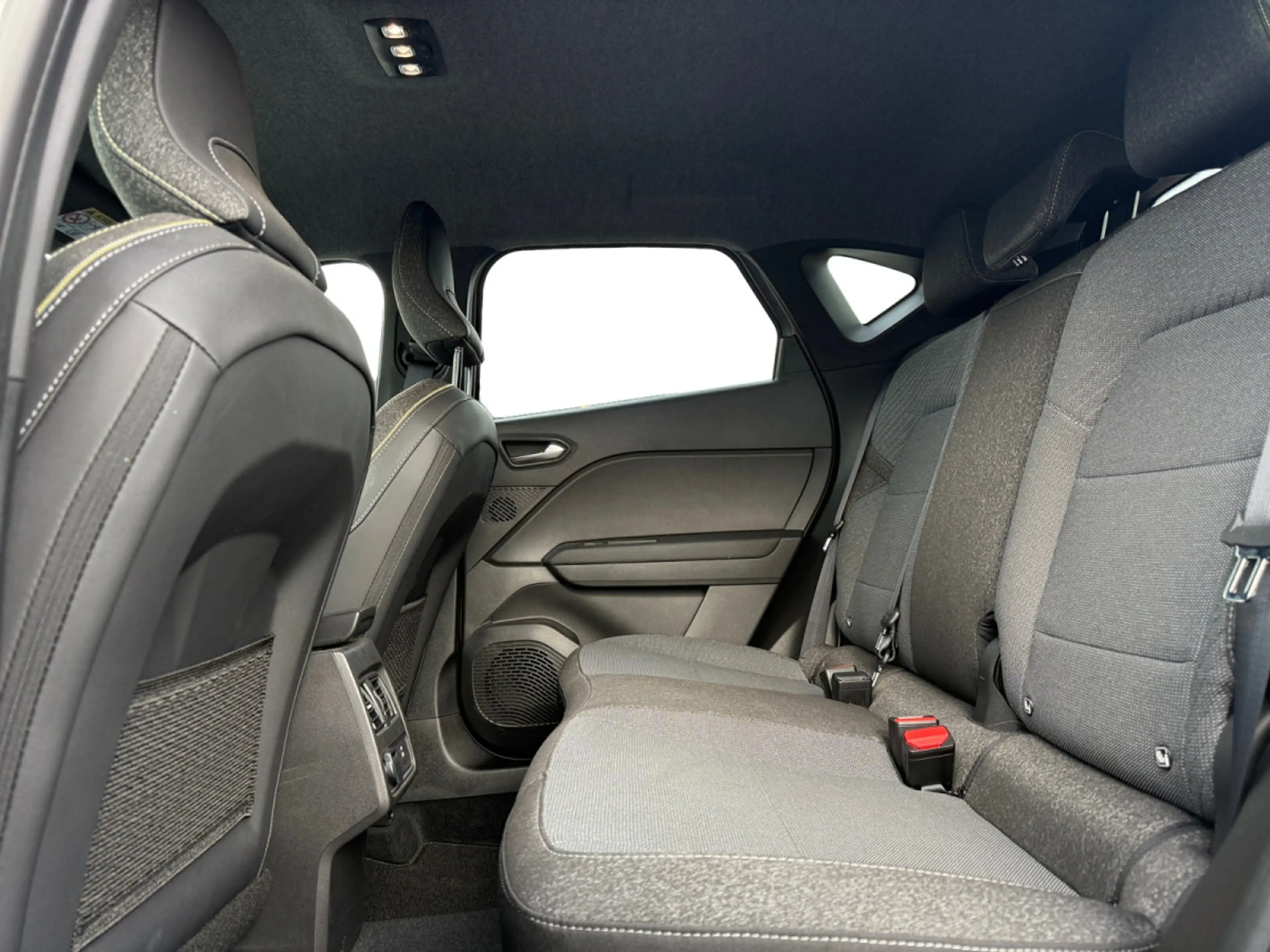 Renault Captur 1.33 TCe MHEV Techno160 EDC — photo 8