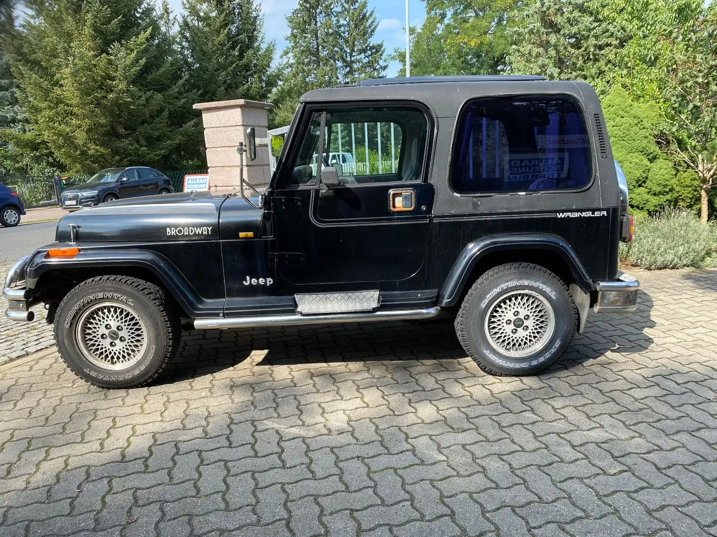 Jeep Wrangler 4.0 Broadway Чёрный - 2