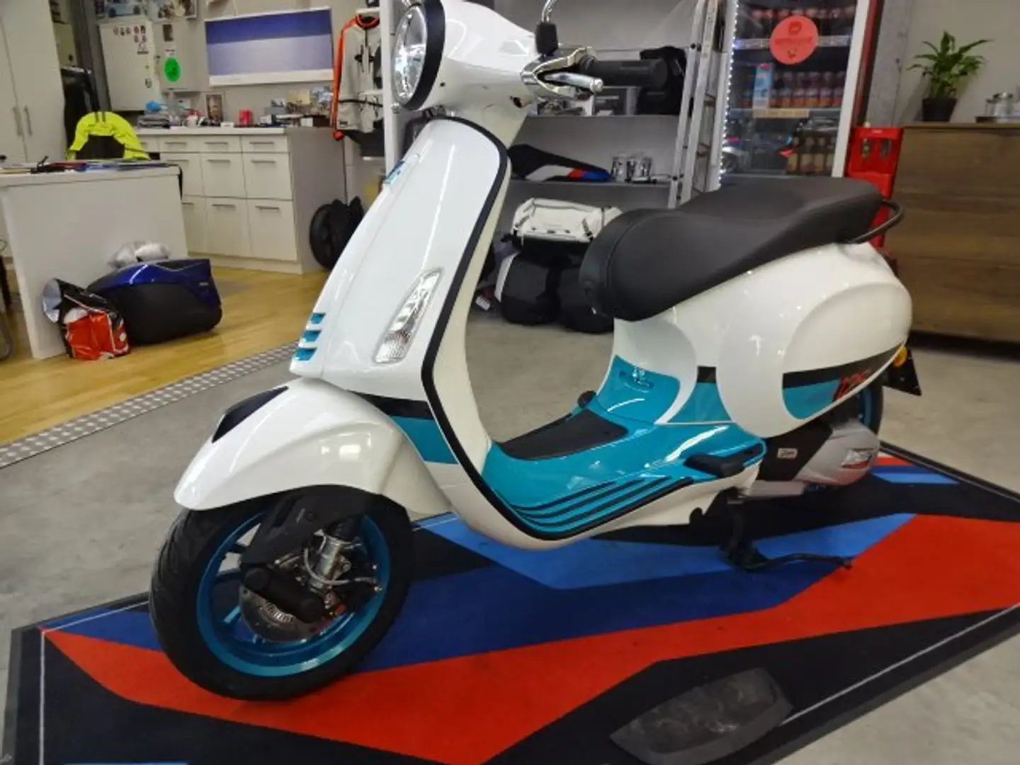 Vespa Primavera 125 Blanco - 2