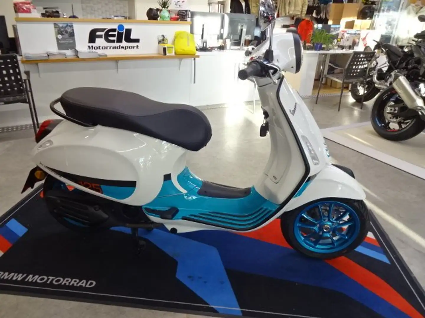 Vespa Primavera 125 Blanco - 1