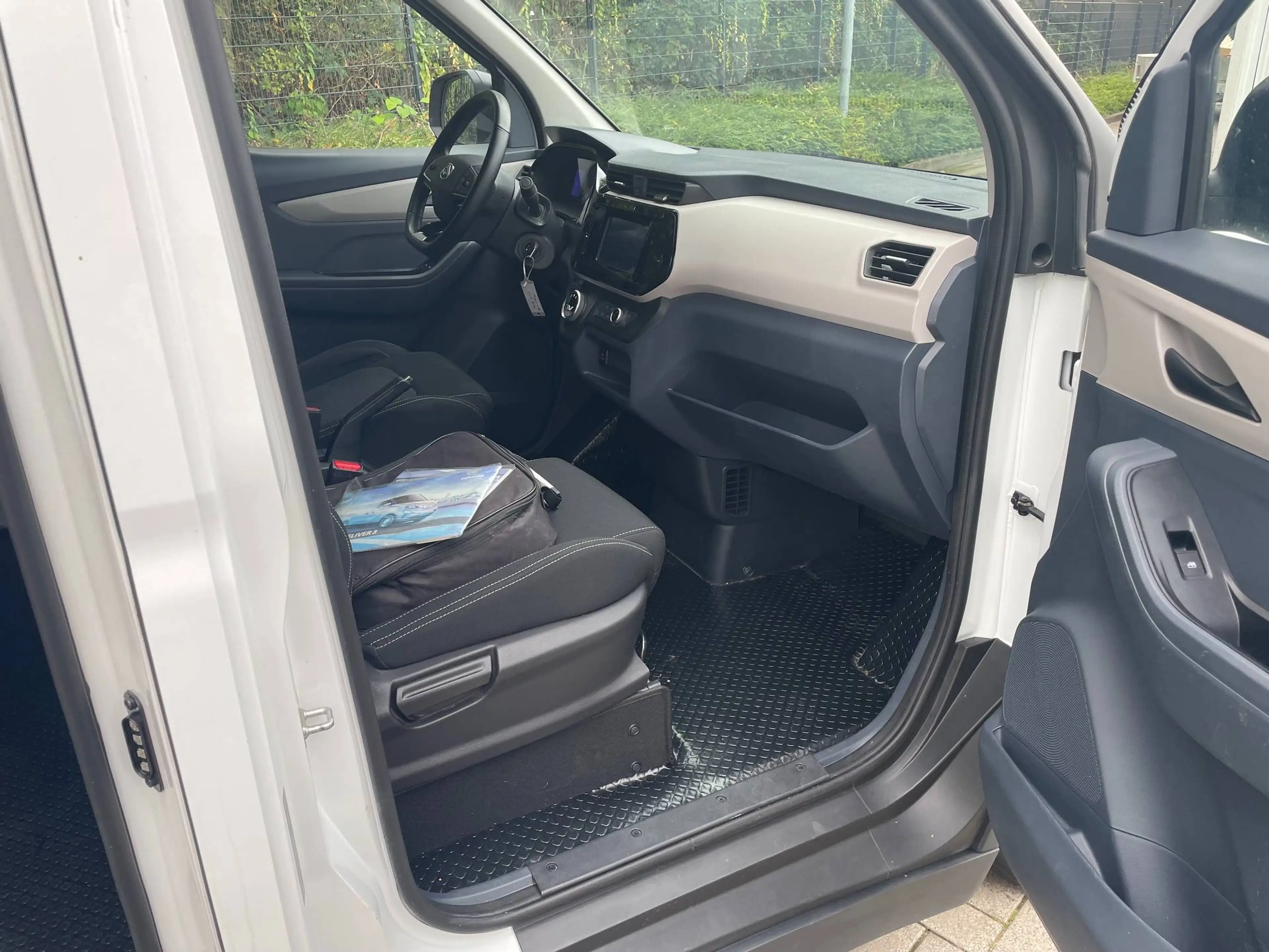 Maxus eDeliver 3 Elektro Transporter — photo 14