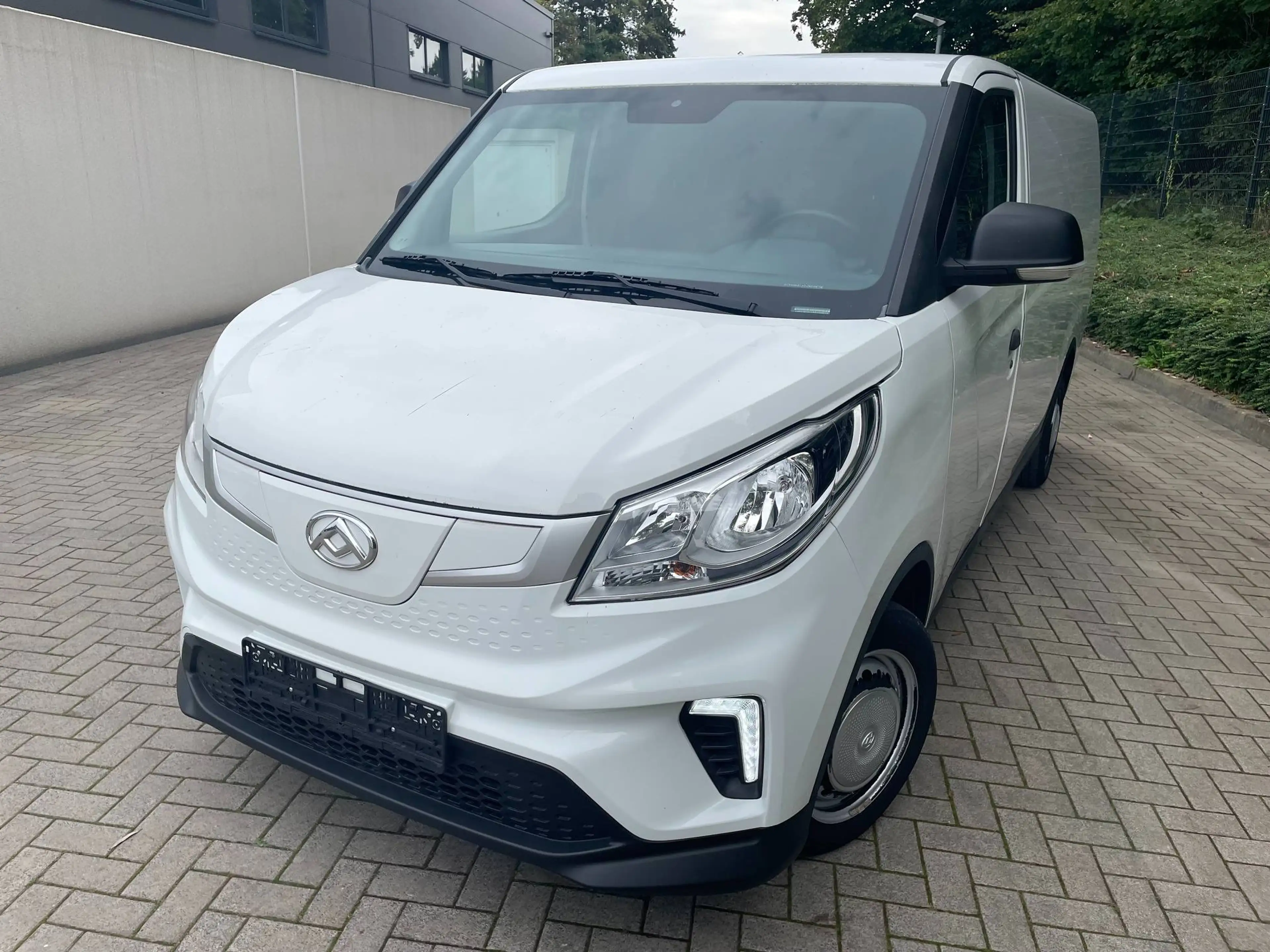 Maxus eDeliver 3 Elektro Transporter — photo 2