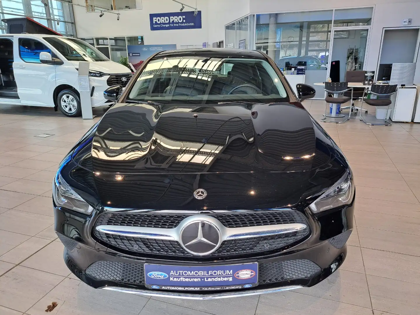 Mercedes-Benz CLA 220 Shooting Brake LED ACC Wide Navi SHZ RFK crna - 2