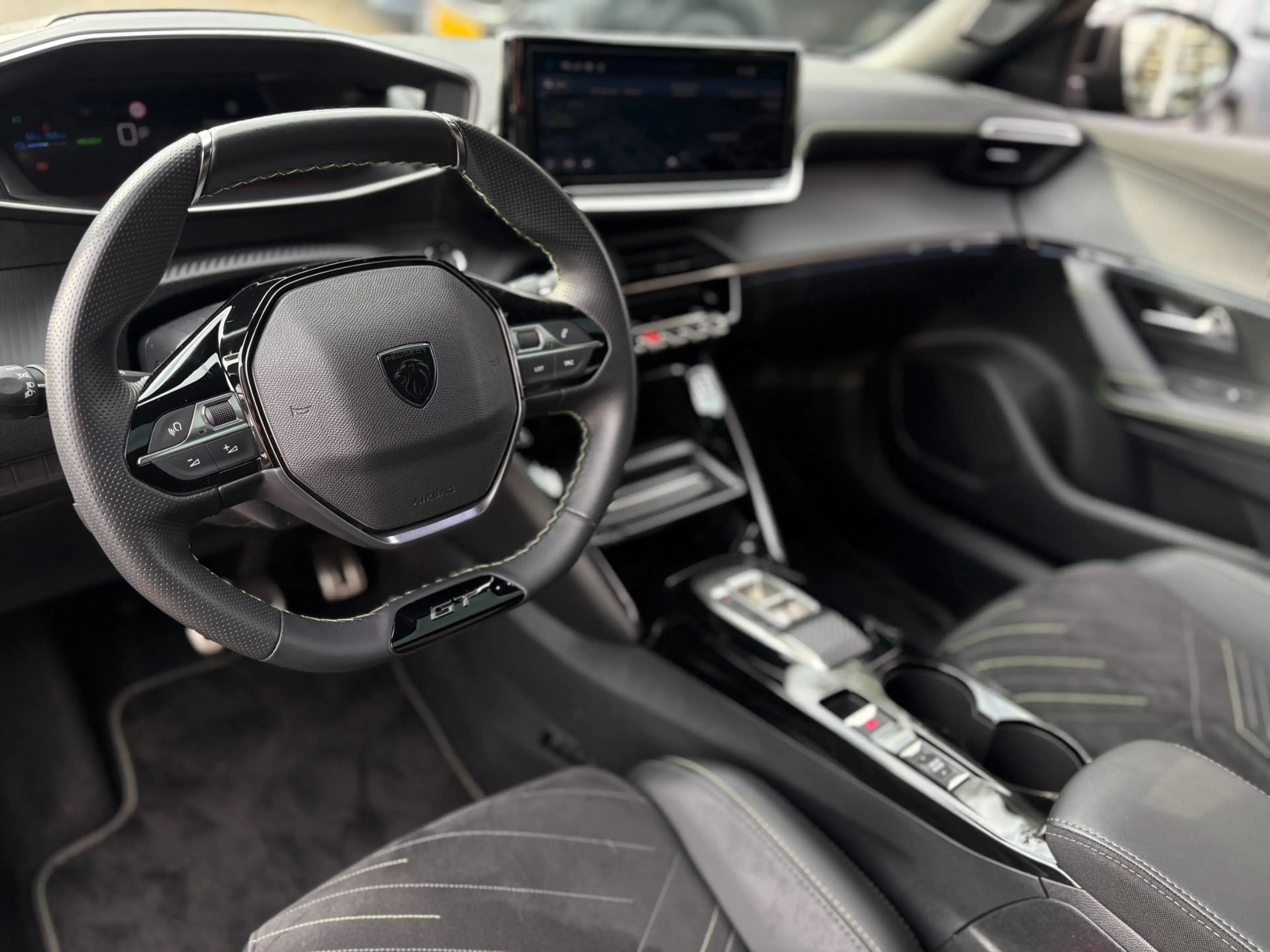 Peugeot e-2008 EV GT 54 kWh. SOH 96,1% PANO-DAK NL-AUTO NAP! — photo 9