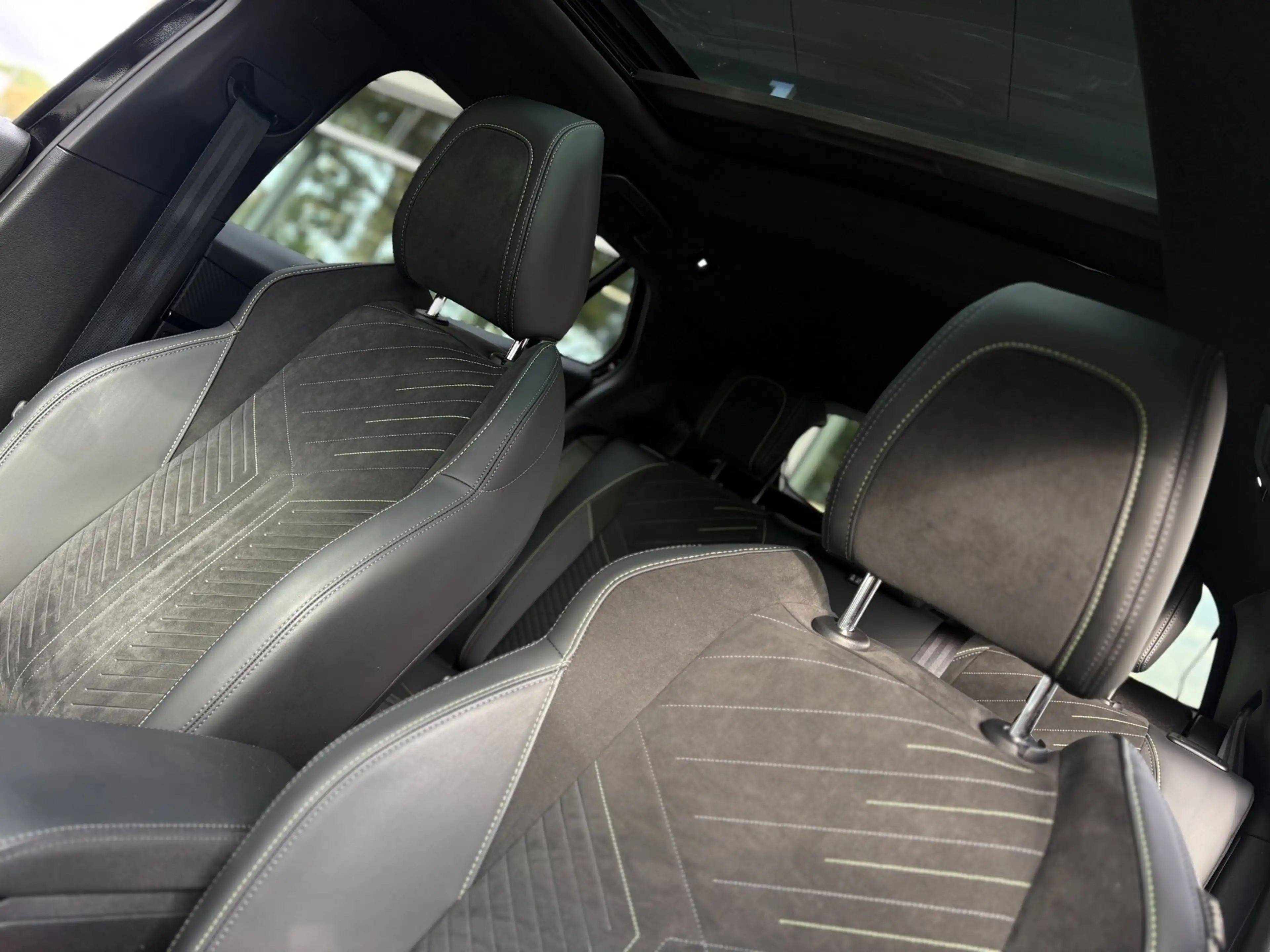 Peugeot e-2008 EV GT 54 kWh. SOH 96,1% PANO-DAK NL-AUTO NAP! — photo 23