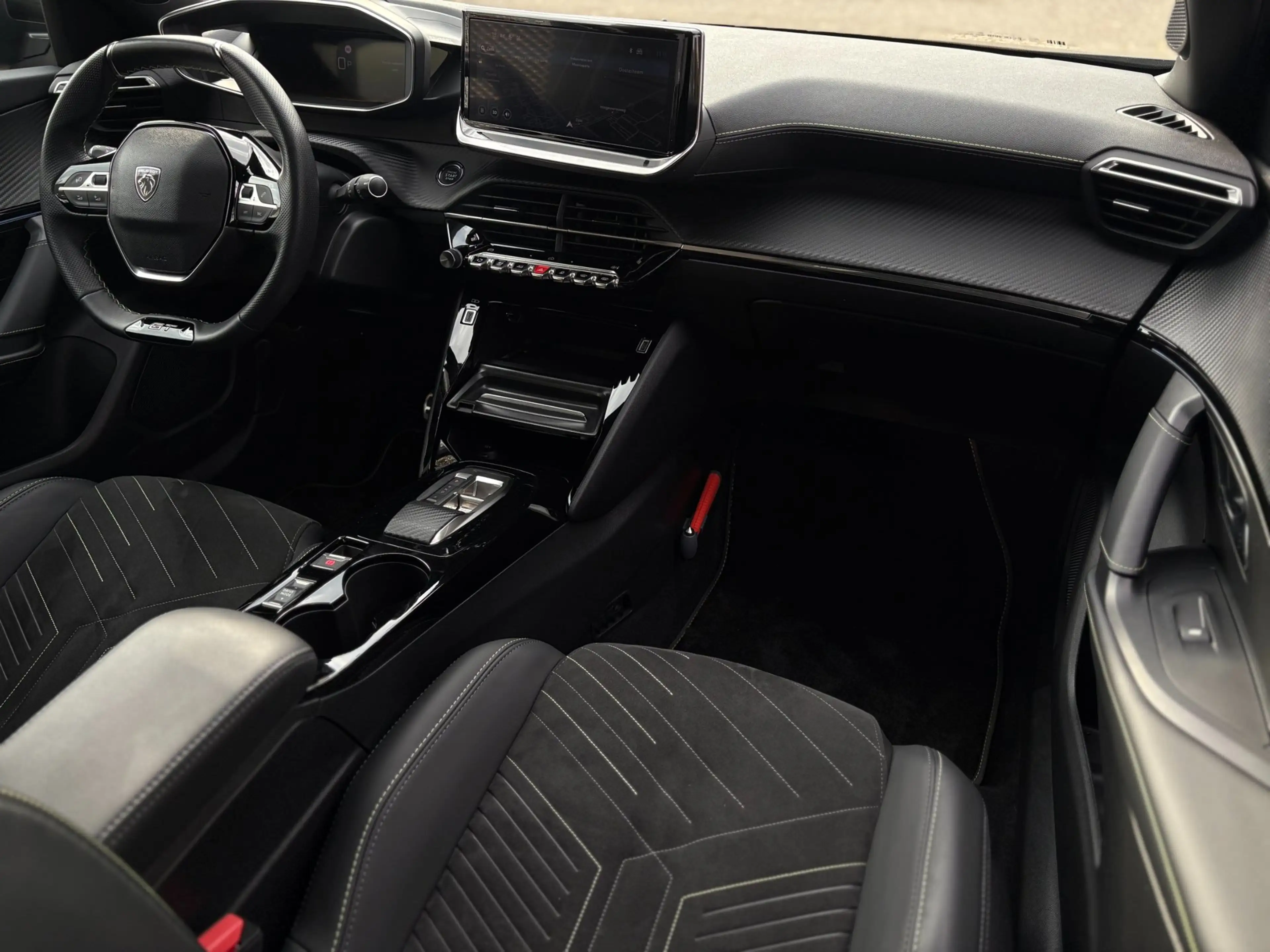Peugeot e-2008 EV GT 54 kWh. SOH 96,1% PANO-DAK NL-AUTO NAP! — photo 12