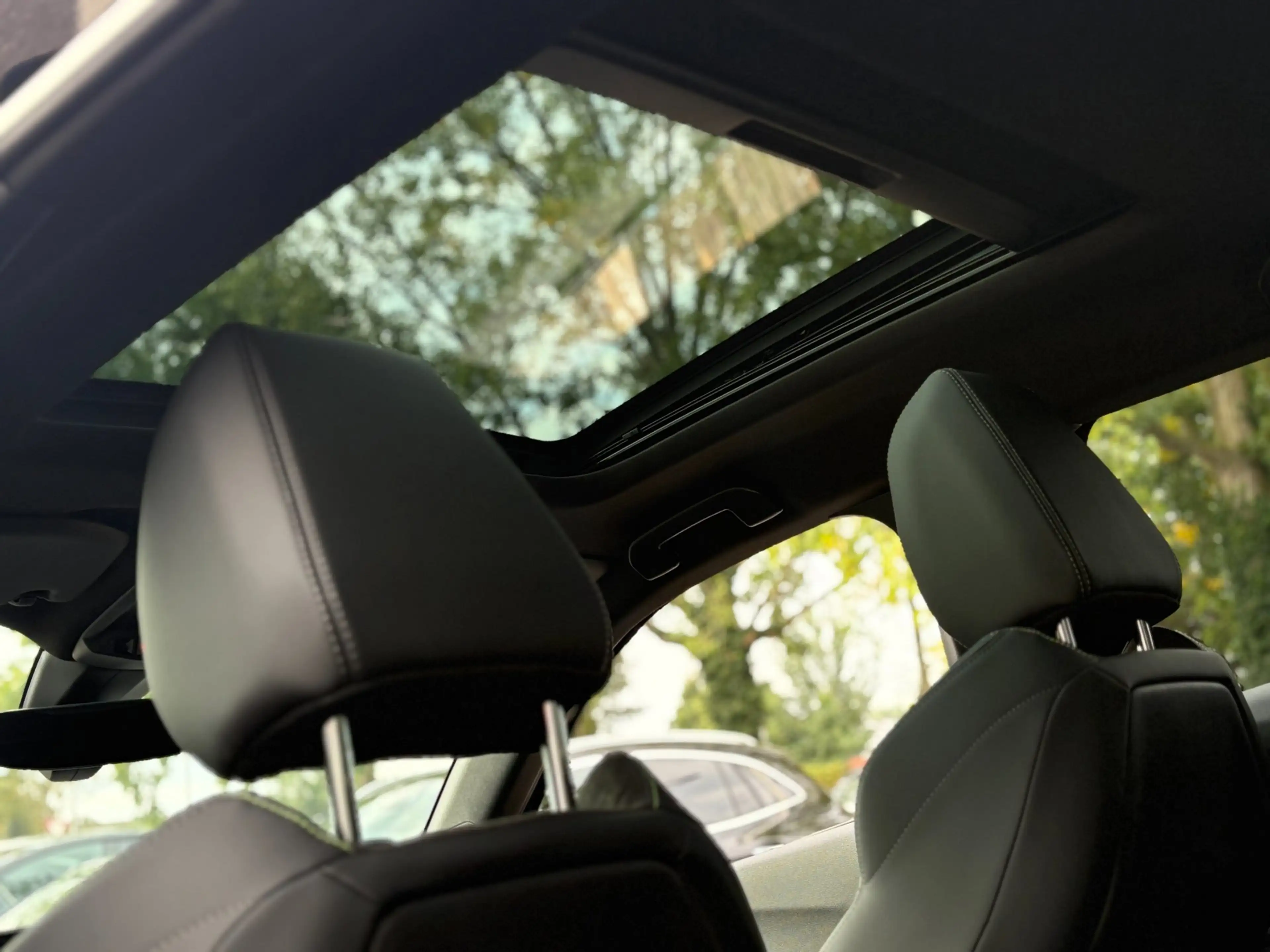 Peugeot e-2008 EV GT 54 kWh. SOH 96,1% PANO-DAK NL-AUTO NAP! — photo 8