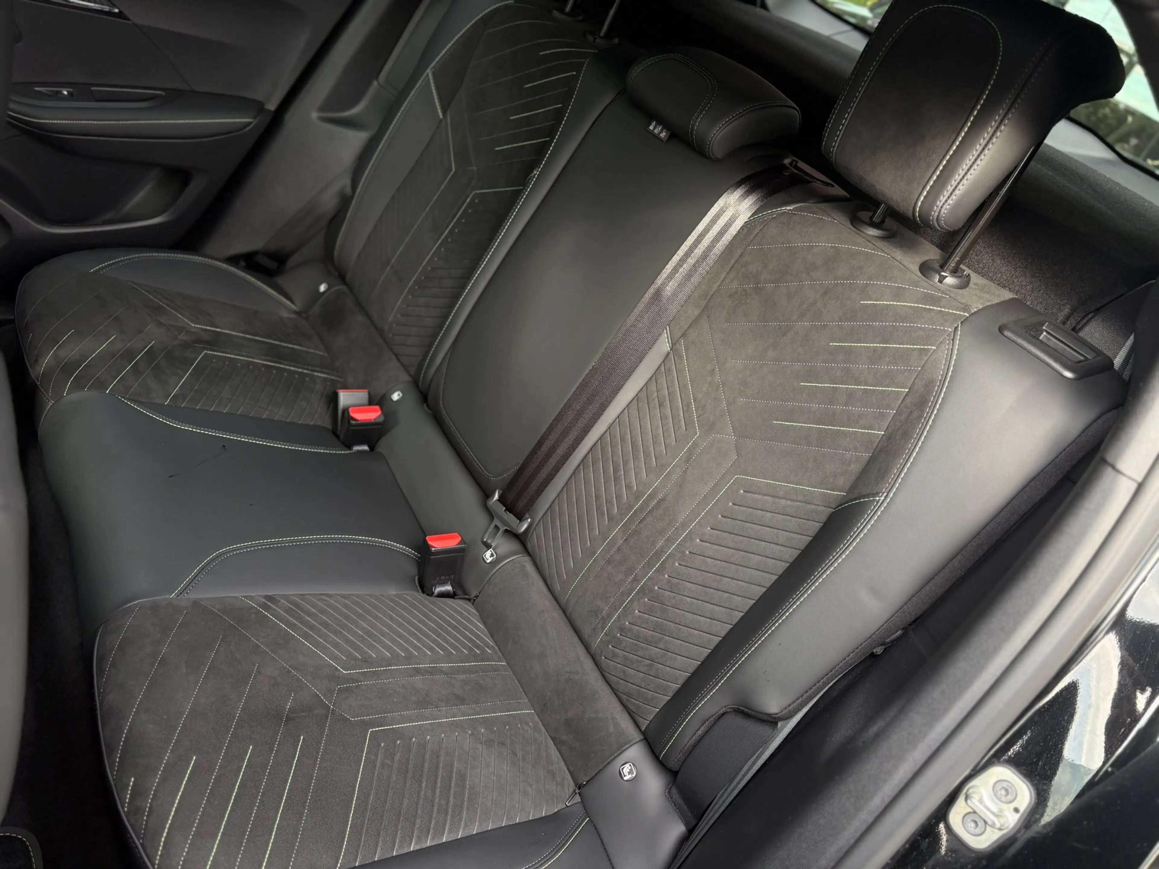 Peugeot e-2008 EV GT 54 kWh. SOH 96,1% PANO-DAK NL-AUTO NAP! — photo 22
