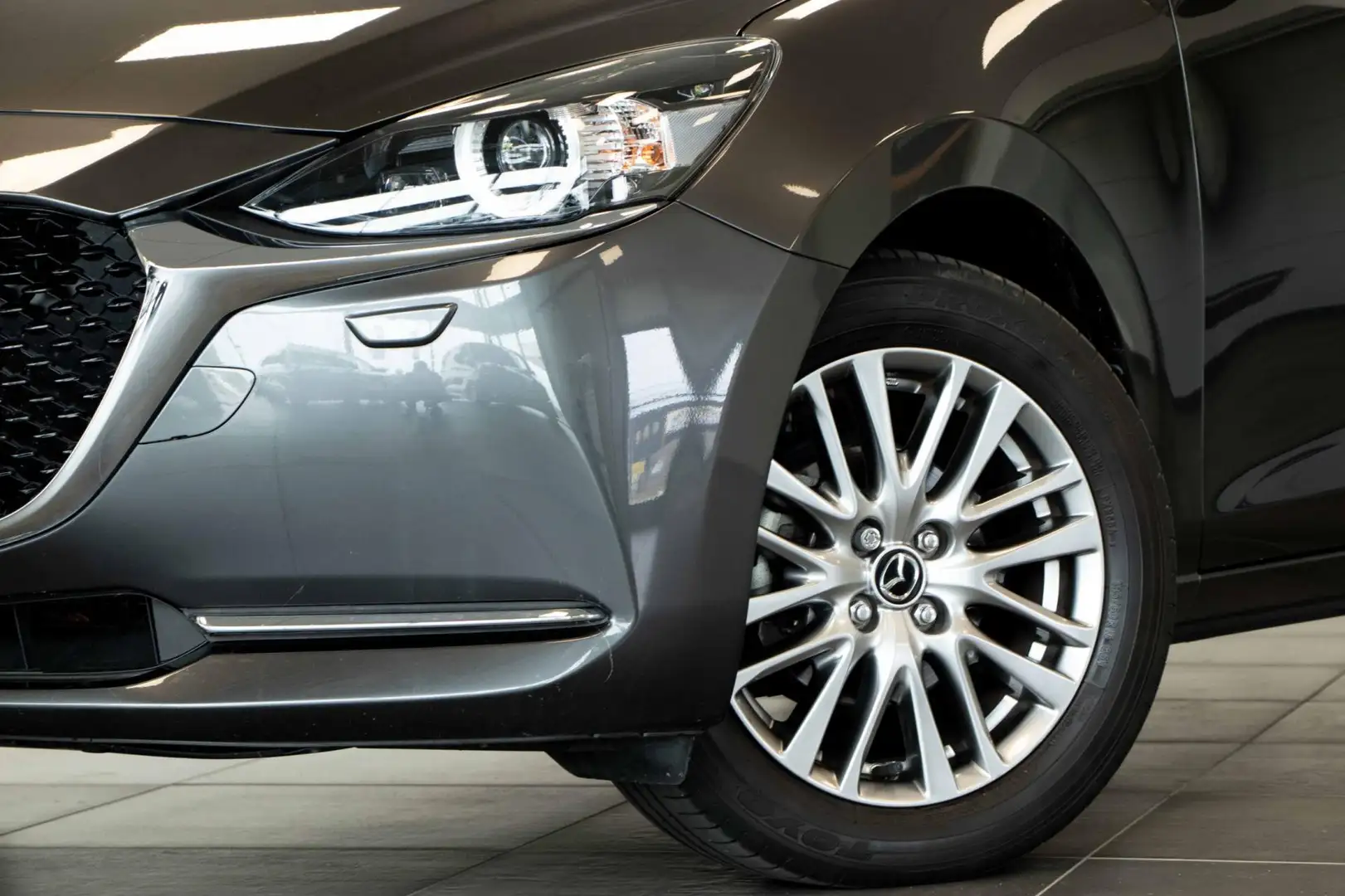 Mazda 2 1.5 Skyactiv-G Luxury| Navi| Camera| Cruise Grijs - 2
