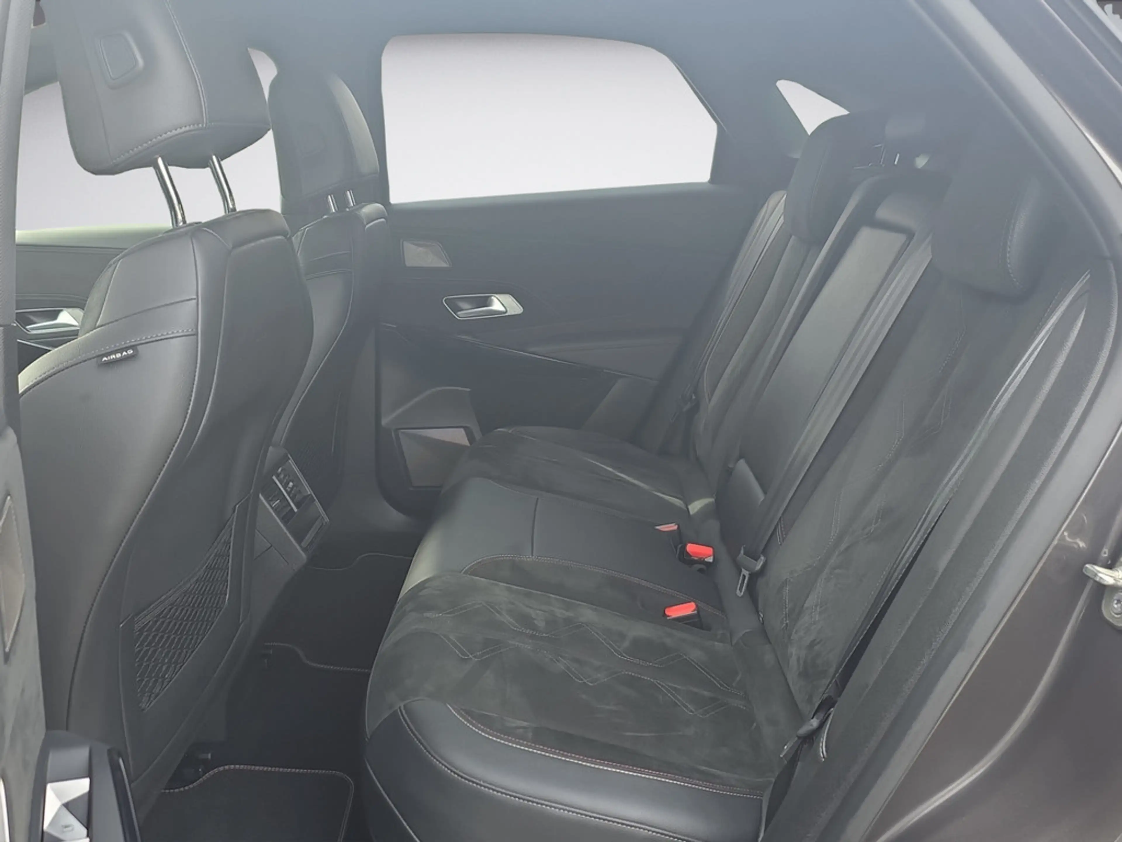 DS Automobiles DS 7 1.6 E-Tense 225 EAT8 Performance Line + — photo 11