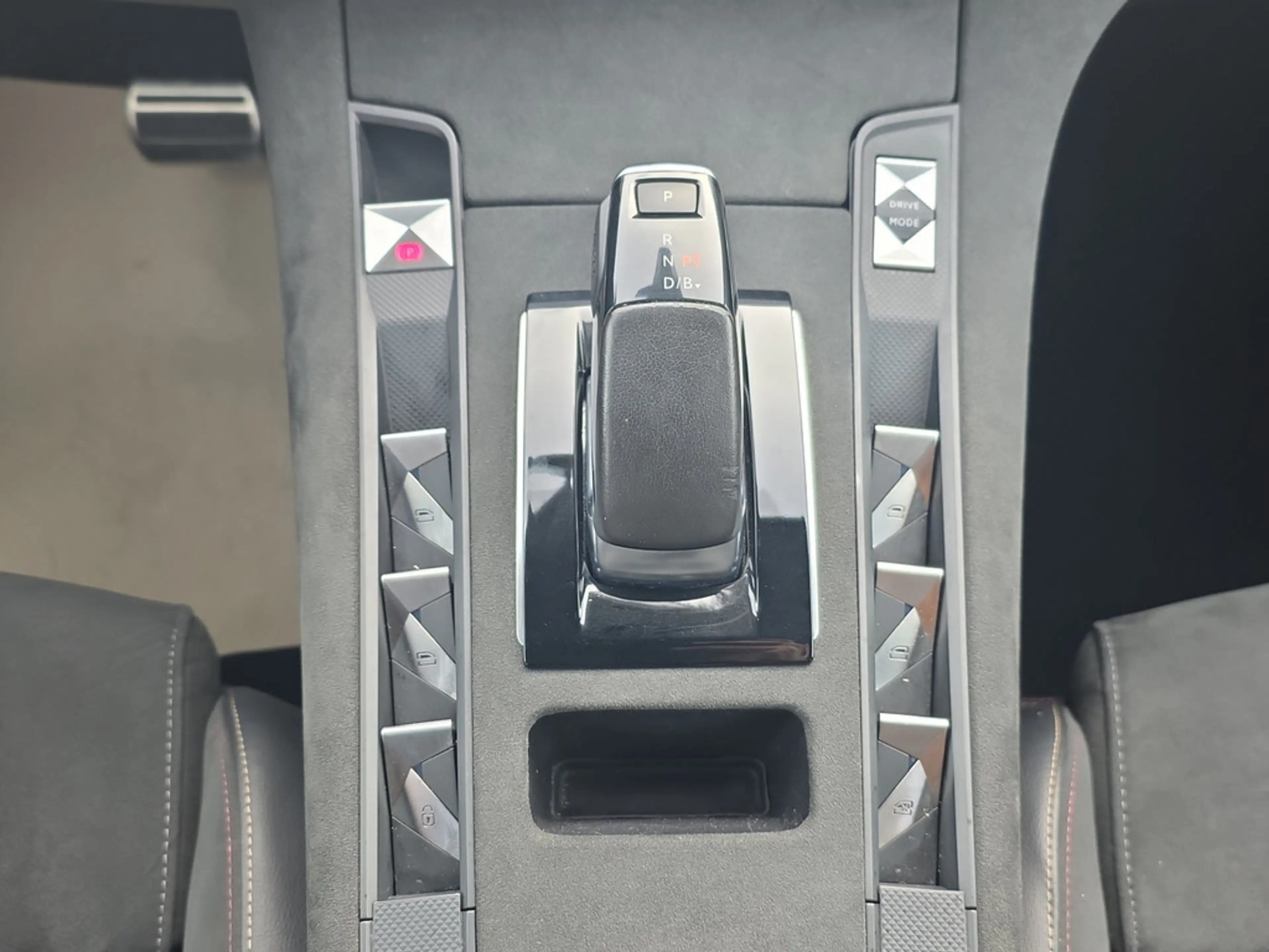 DS Automobiles DS 7 1.6 E-Tense 225 EAT8 Performance Line + — photo 13