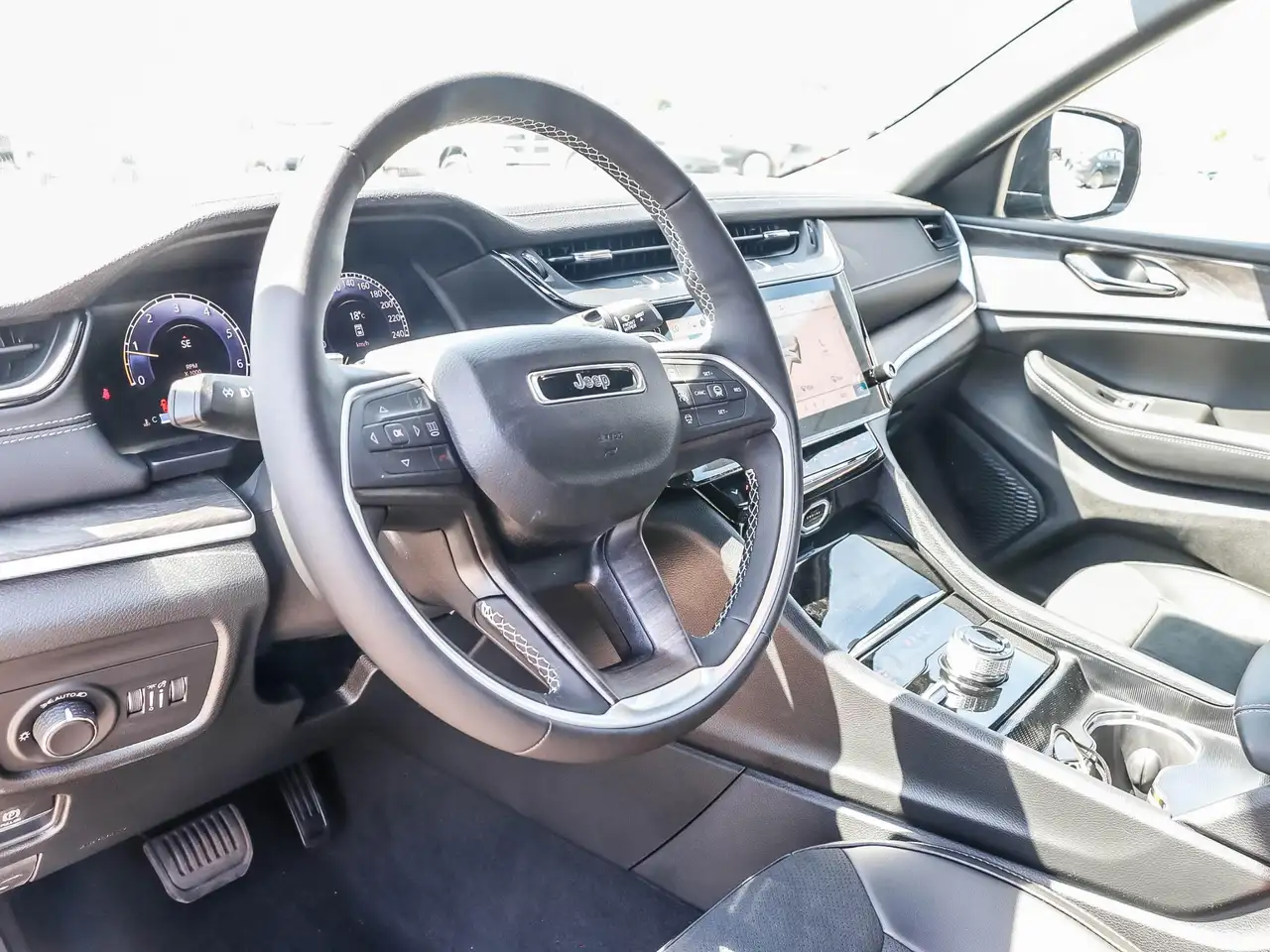 Jeep Grand Cherokee снимка Jeep Grand Cherokee