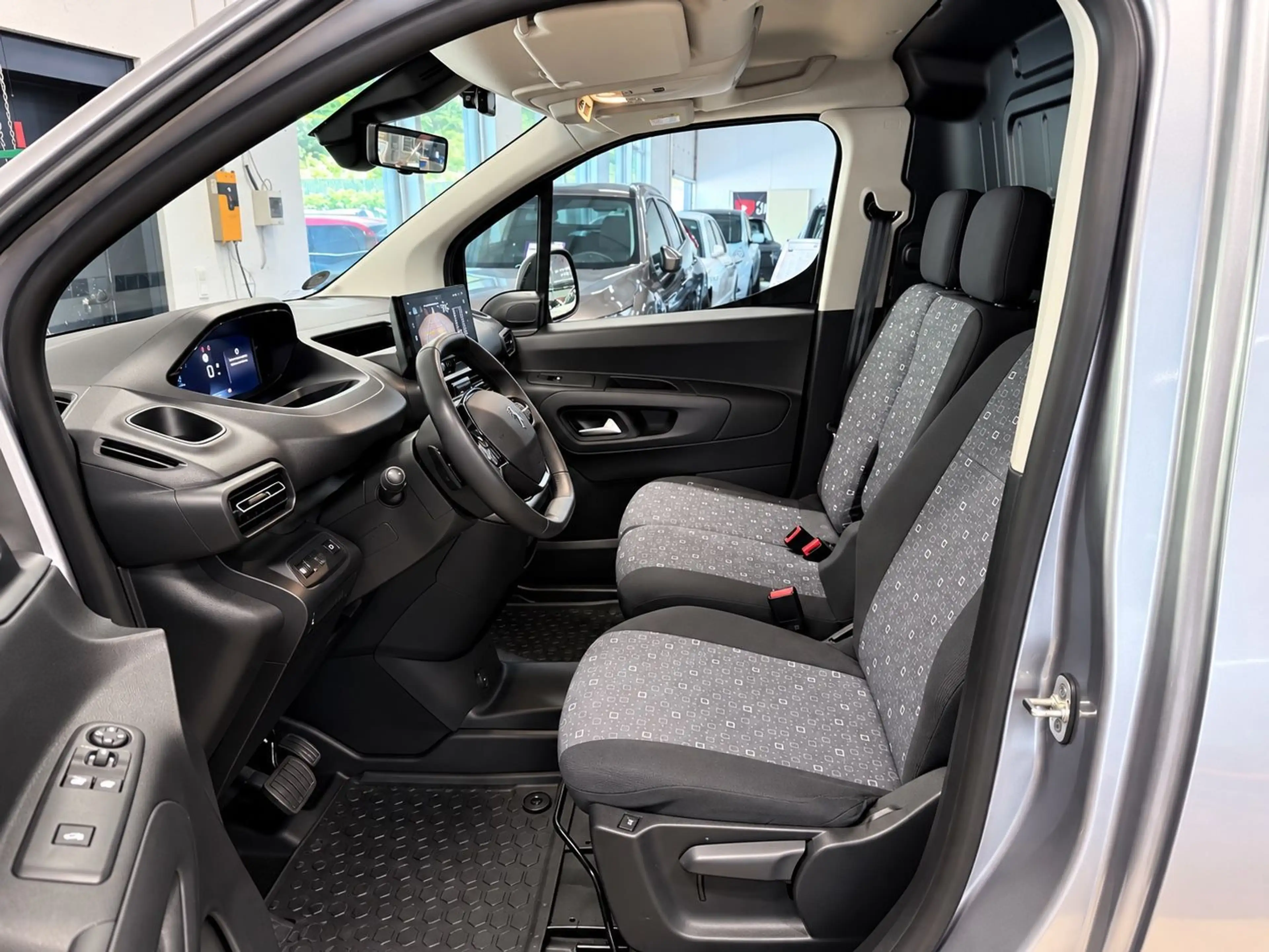 Peugeot Partner L2H1/XL Kastenwagen/1.Hd/Navi/ACC/Kamera — photo 9