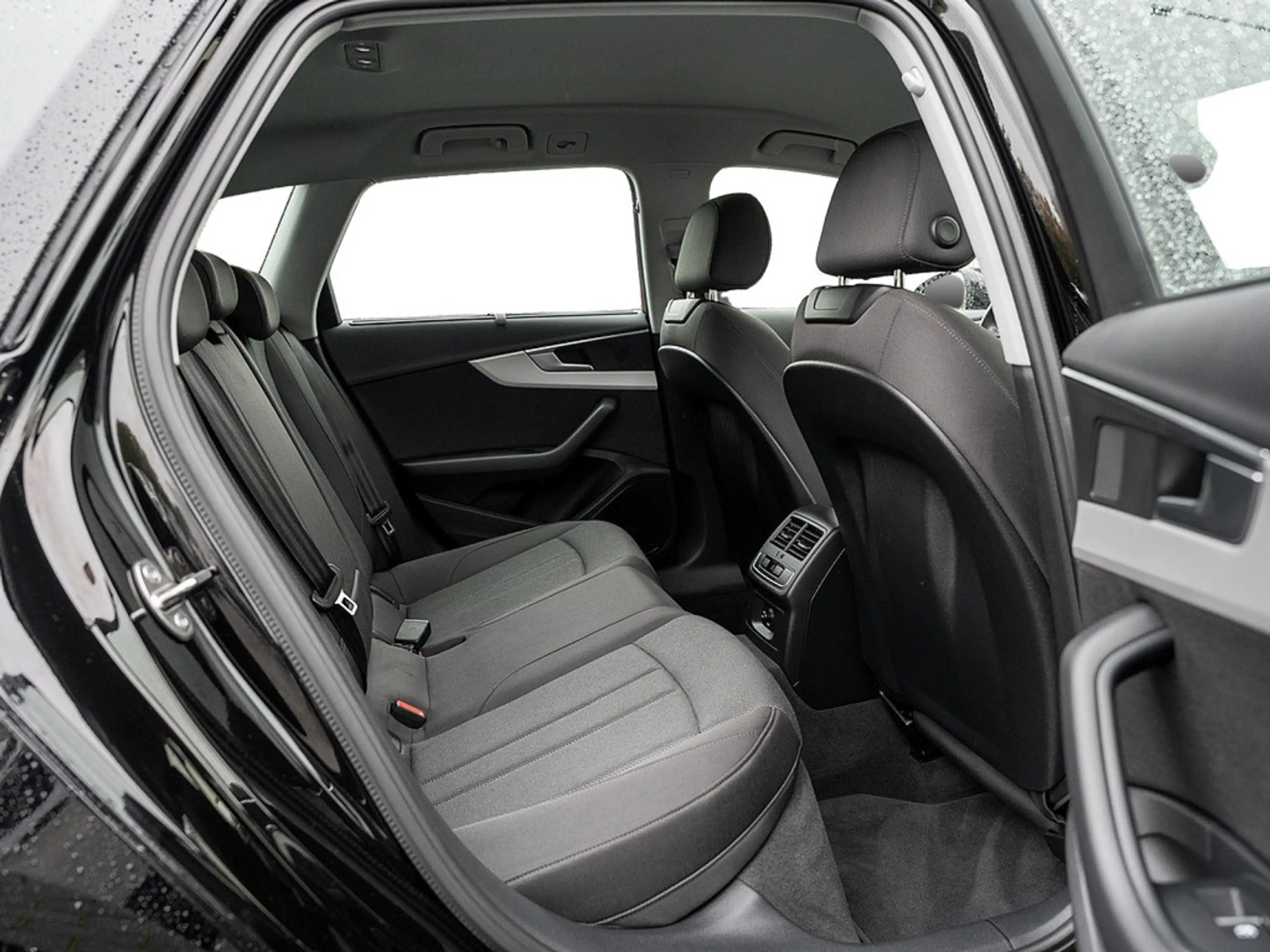 Audi A4 Avant 35 TFSI AHK HUD LED SHZ PDC NAVI ACC — photo 5