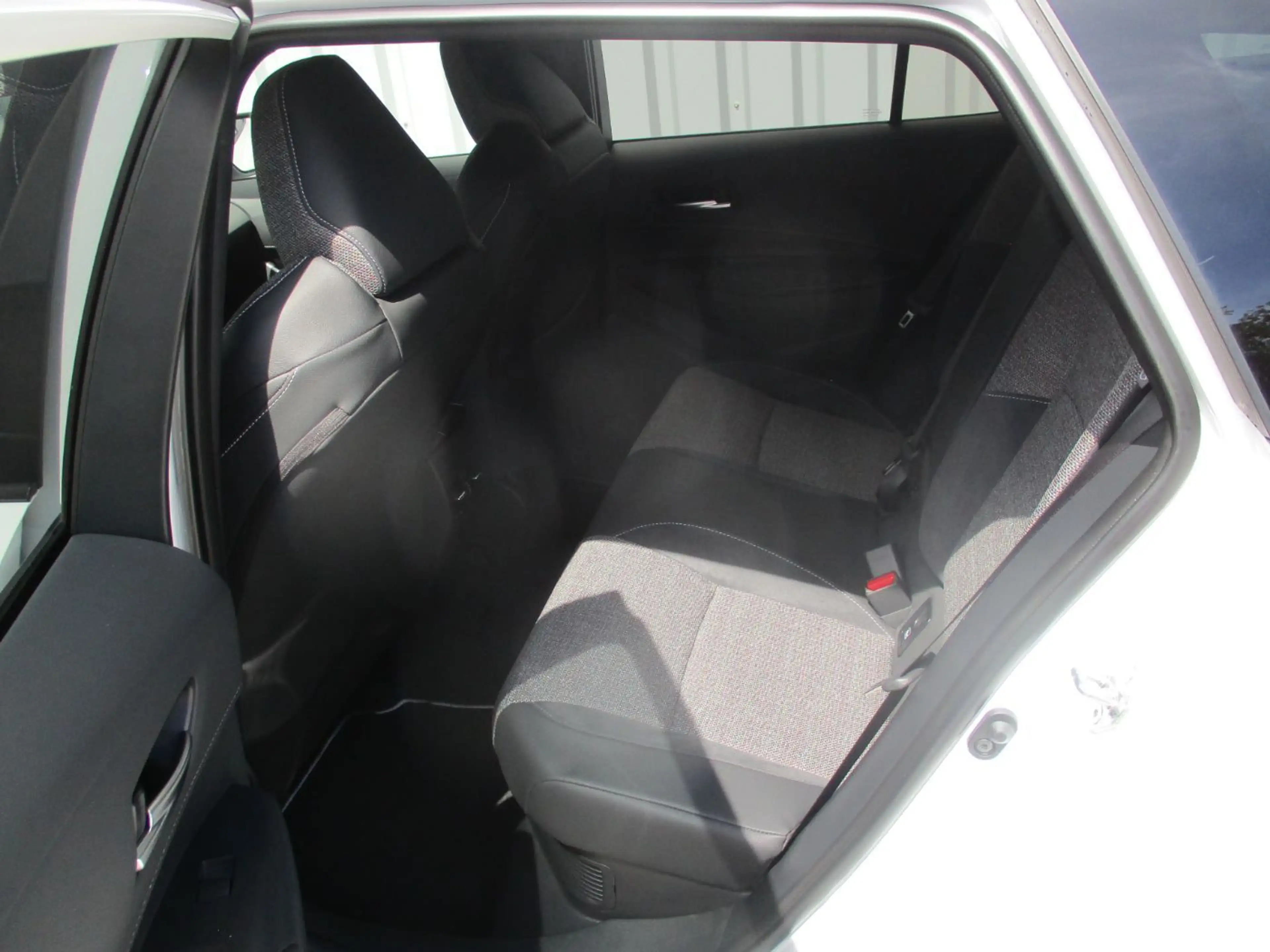 Toyota Corolla Touring Sports 1.8 Active Drive ACC+SHZ — photo 10