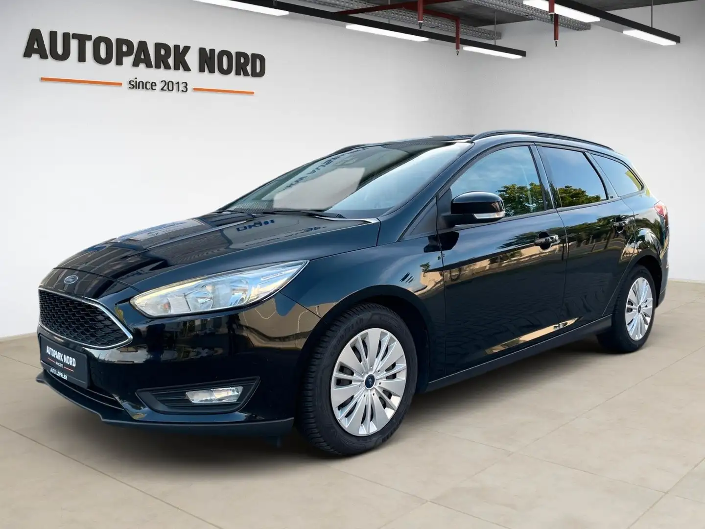Ford Focus Turnier Business/1.Hand/SHZ/TEMP/NAVI/PDC Schwarz - 1