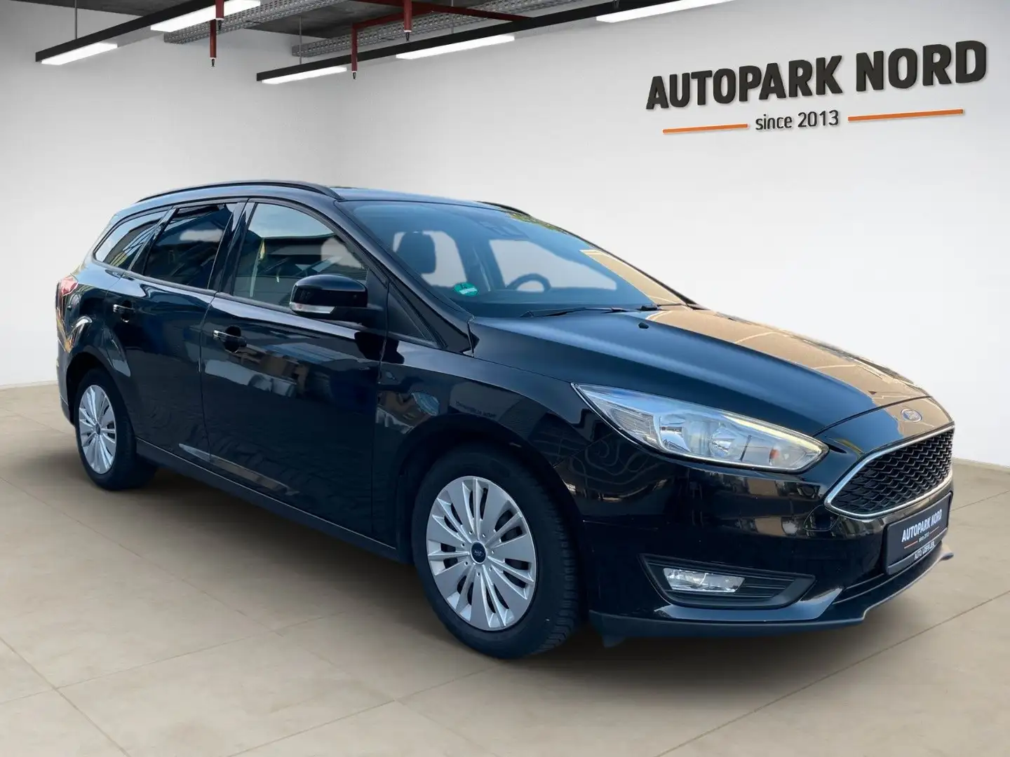 Ford Focus Turnier Business/1.Hand/SHZ/TEMP/NAVI/PDC Schwarz - 2