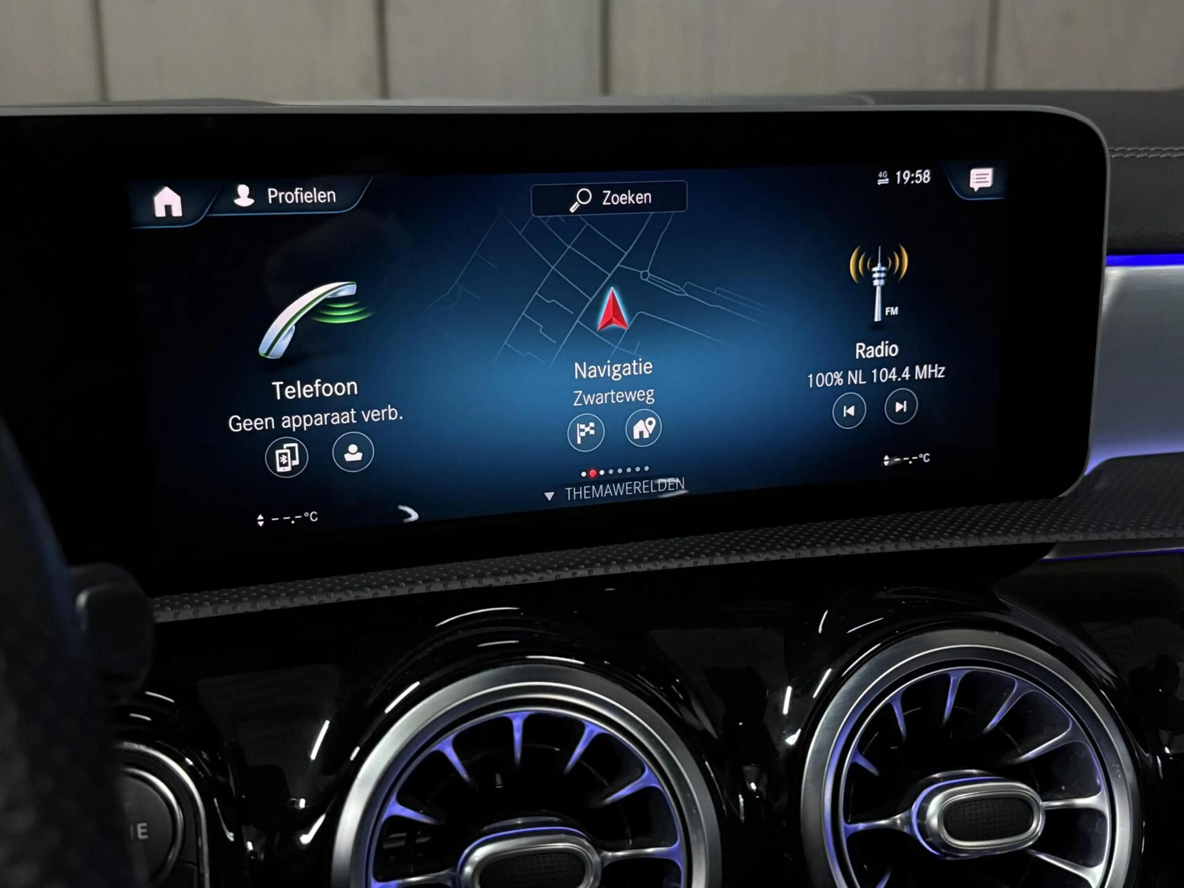 Mercedes-Benz A 180 AMG|PANO|SFEER|KEYLESS|LED|CRUISE|WIDESCREEN — photo 9